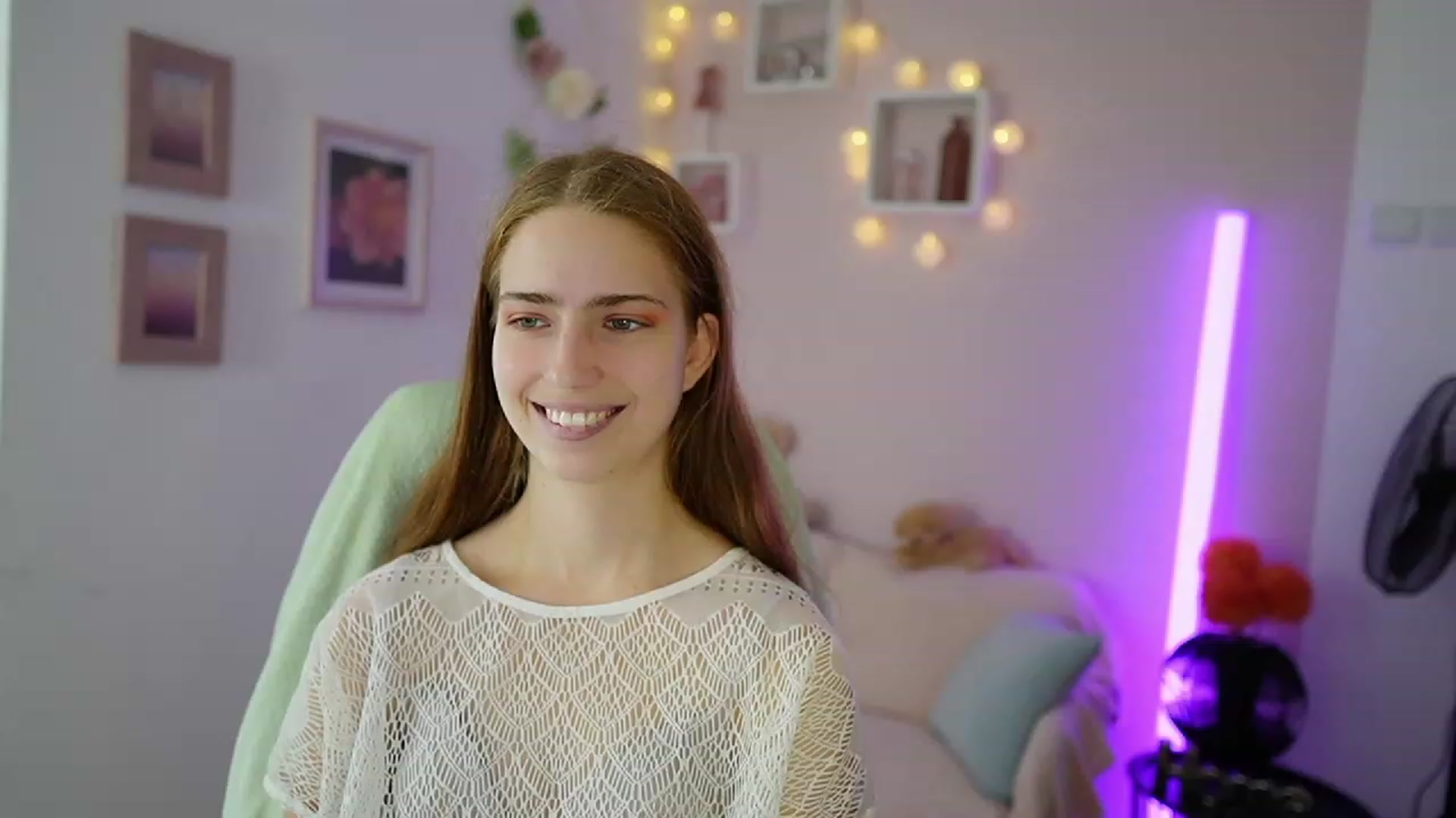 Gallery image thumbnail from Naomi_Woods18's myfreecams stream on, 11/19/2023, 11:01 image 8 of 20