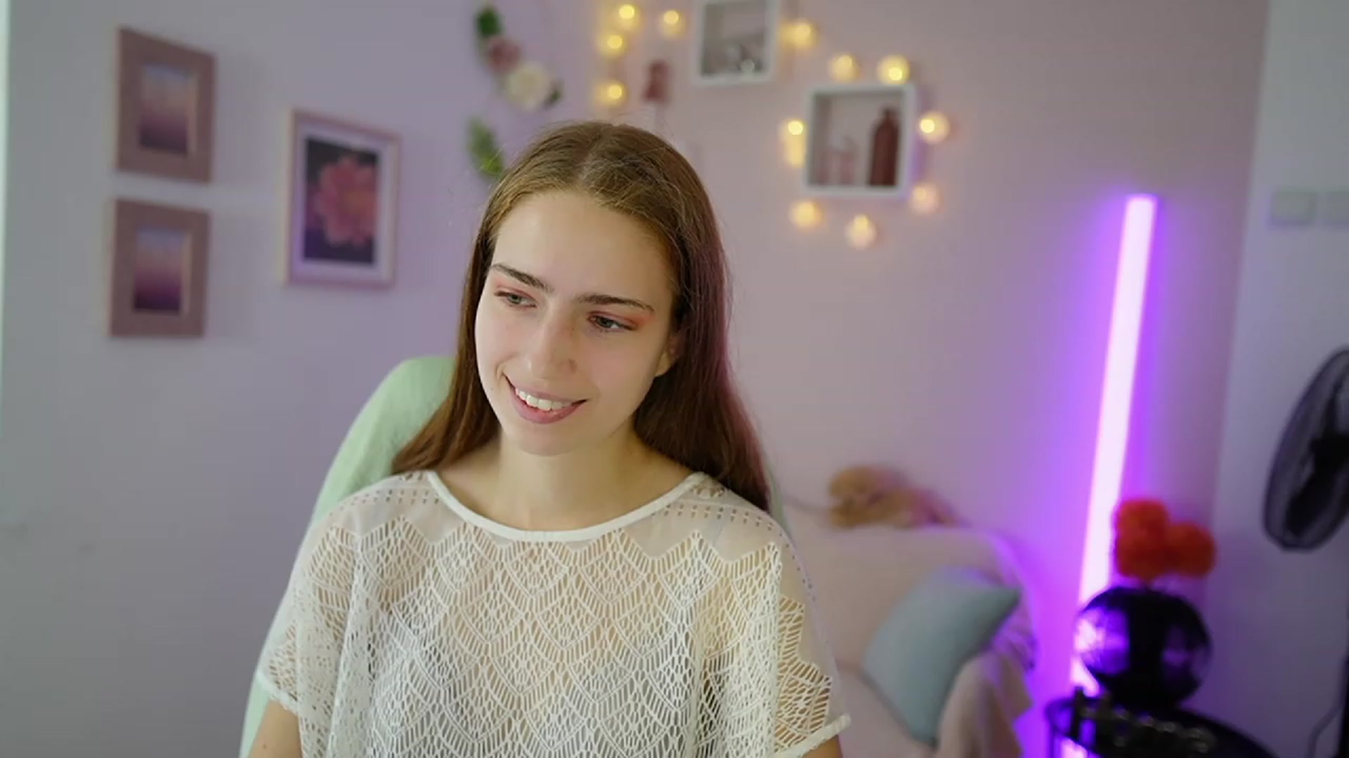 Gallery image thumbnail from Naomi_Woods18's myfreecams stream on, 11/19/2023, 11:01 image 11 of 20