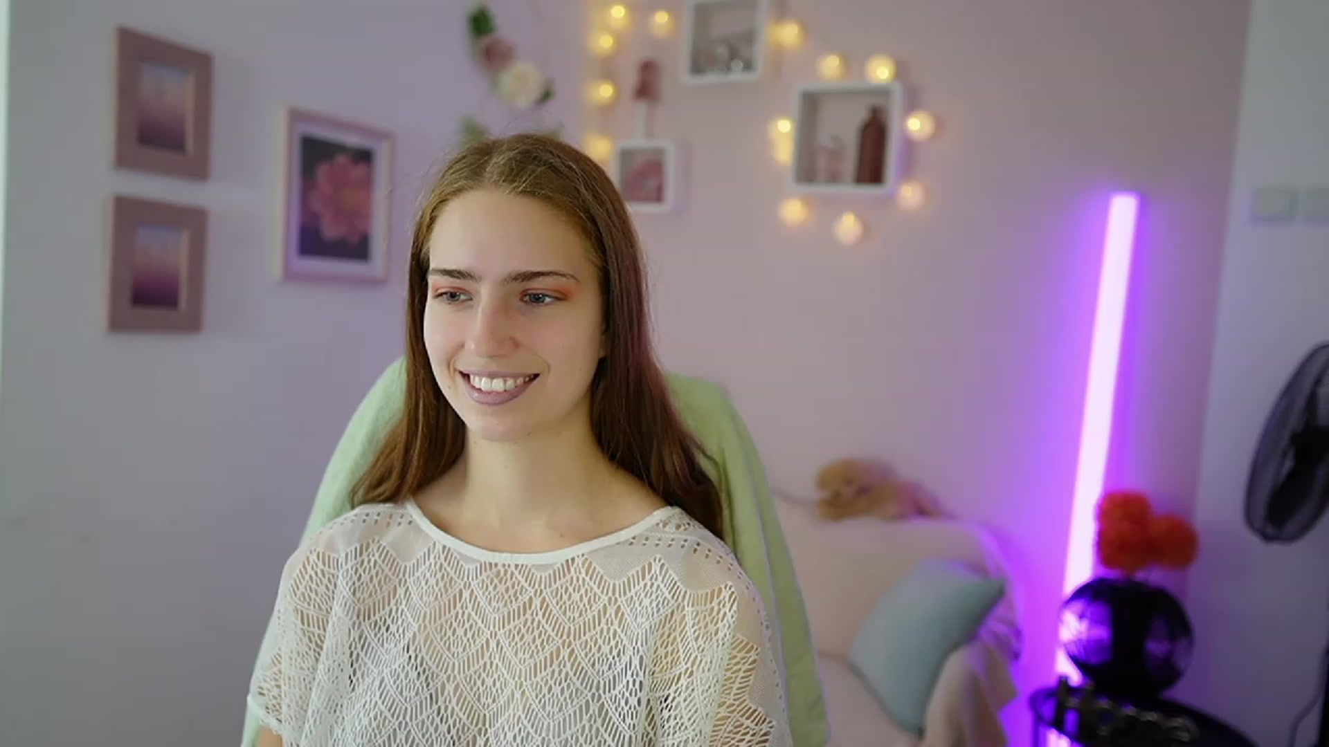 Gallery image thumbnail from Naomi_Woods18's myfreecams stream on, 11/19/2023, 11:01 image 17 of 20