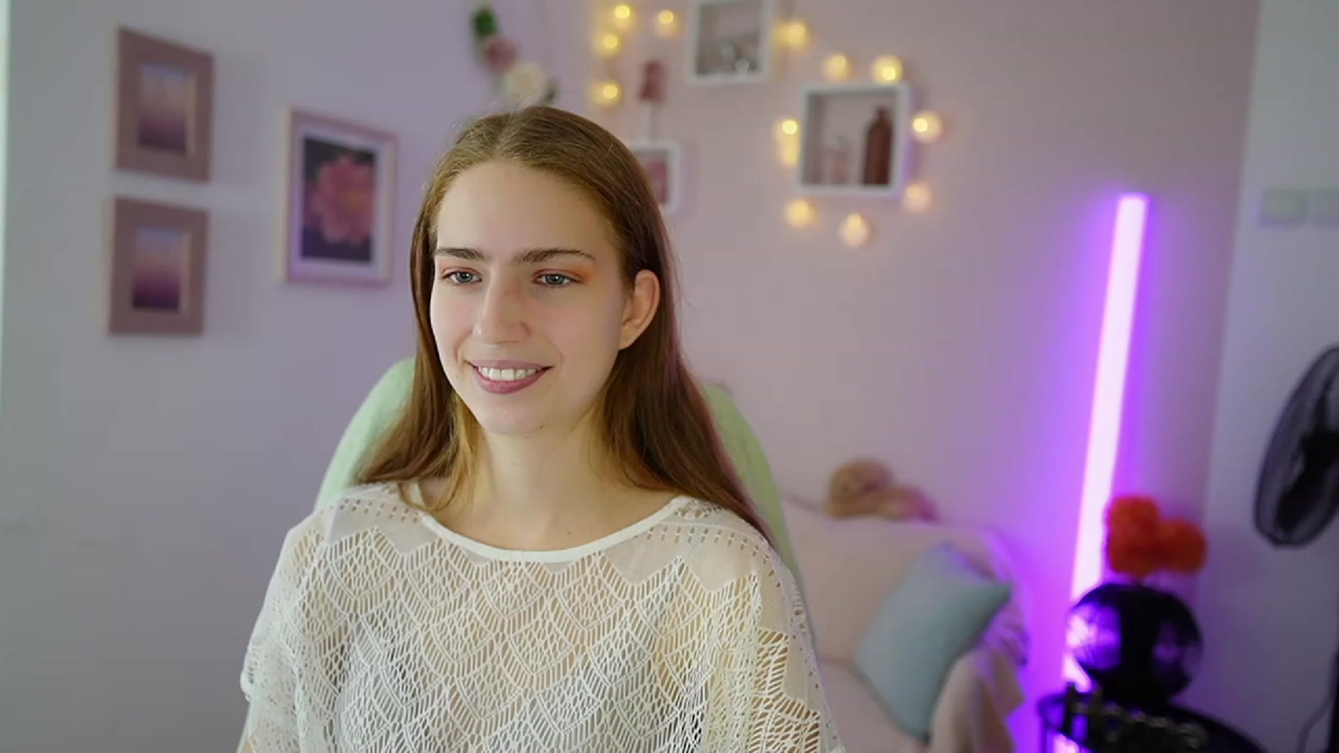 Gallery image thumbnail from Naomi_Woods18's myfreecams stream on, 11/19/2023, 11:31 image 17 of 20