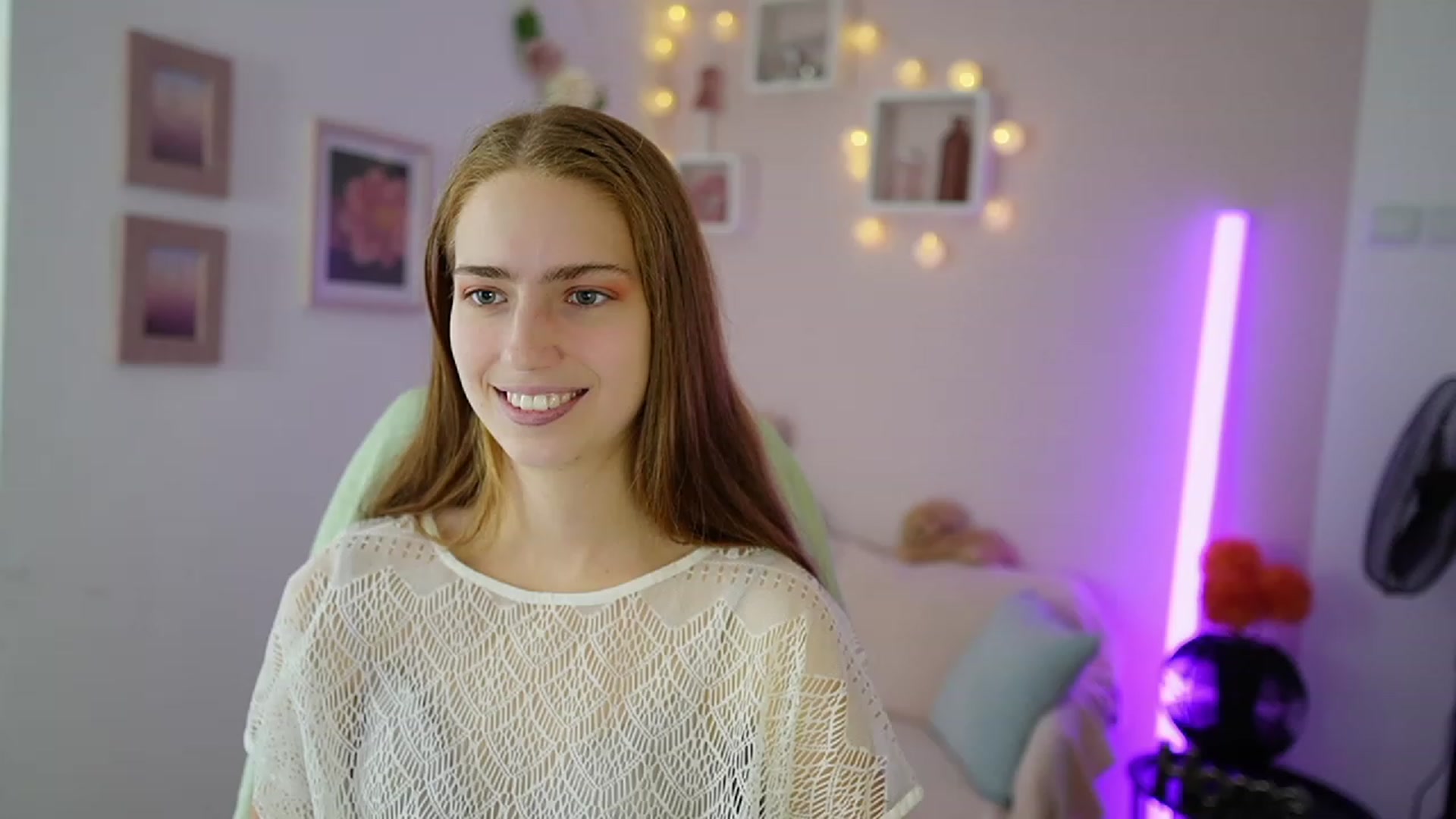 Gallery image thumbnail from Naomi_Woods18's myfreecams stream on, 11/19/2023, 11:31 image 14 of 20