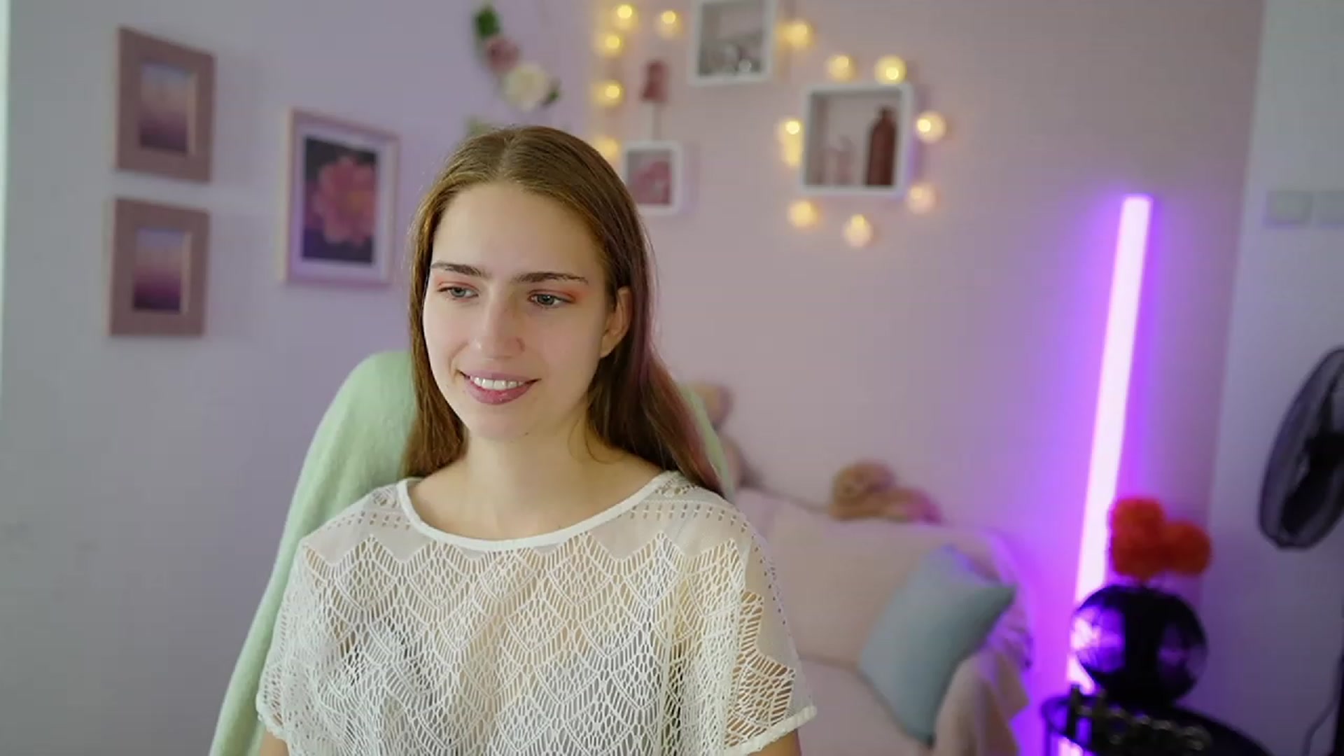Gallery image thumbnail from Naomi_Woods18's myfreecams stream on, 11/19/2023, 13:09 image 18 of 20