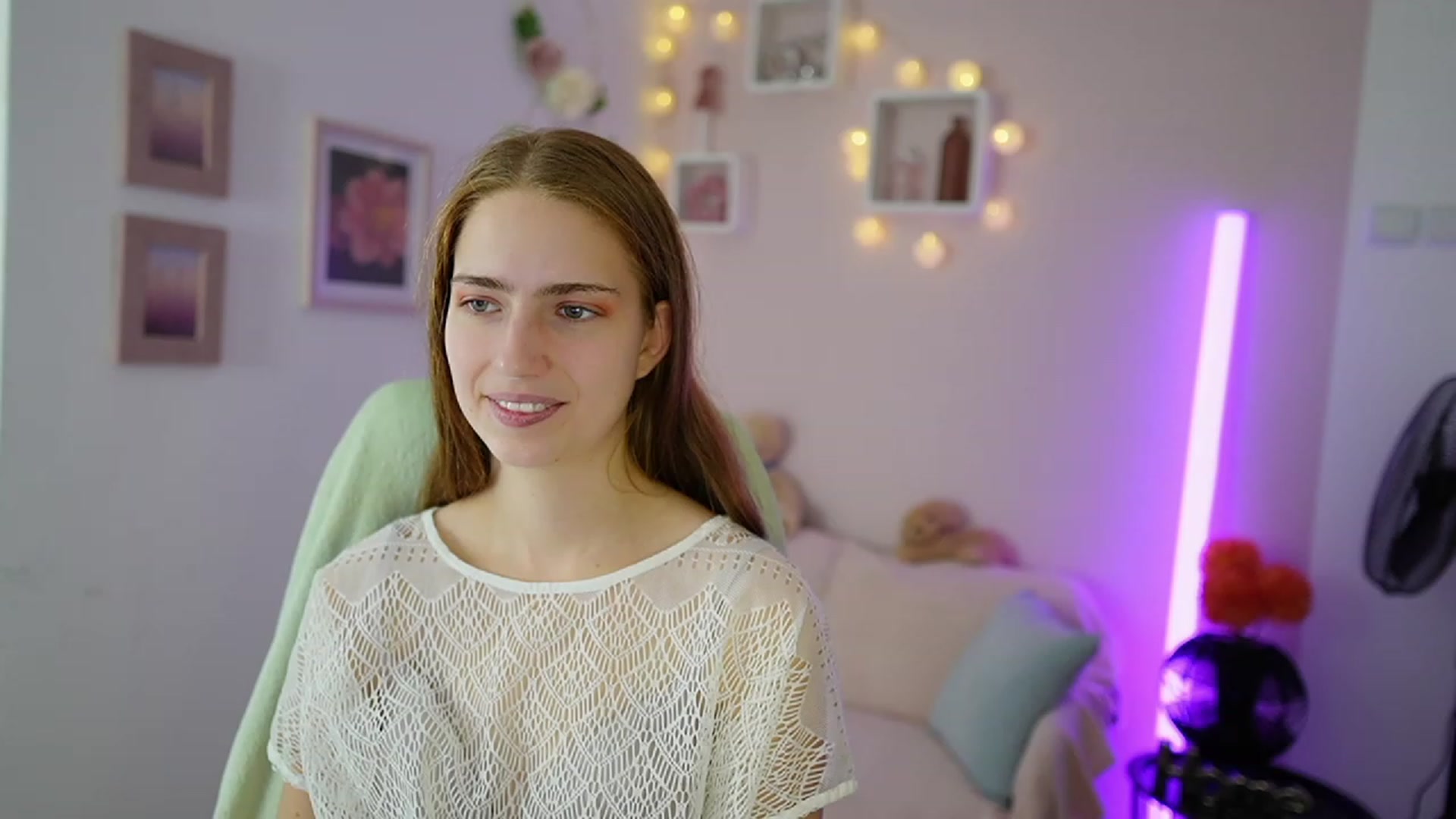 Gallery image thumbnail from Naomi_Woods18's myfreecams stream on, 11/19/2023, 13:09 image 17 of 20