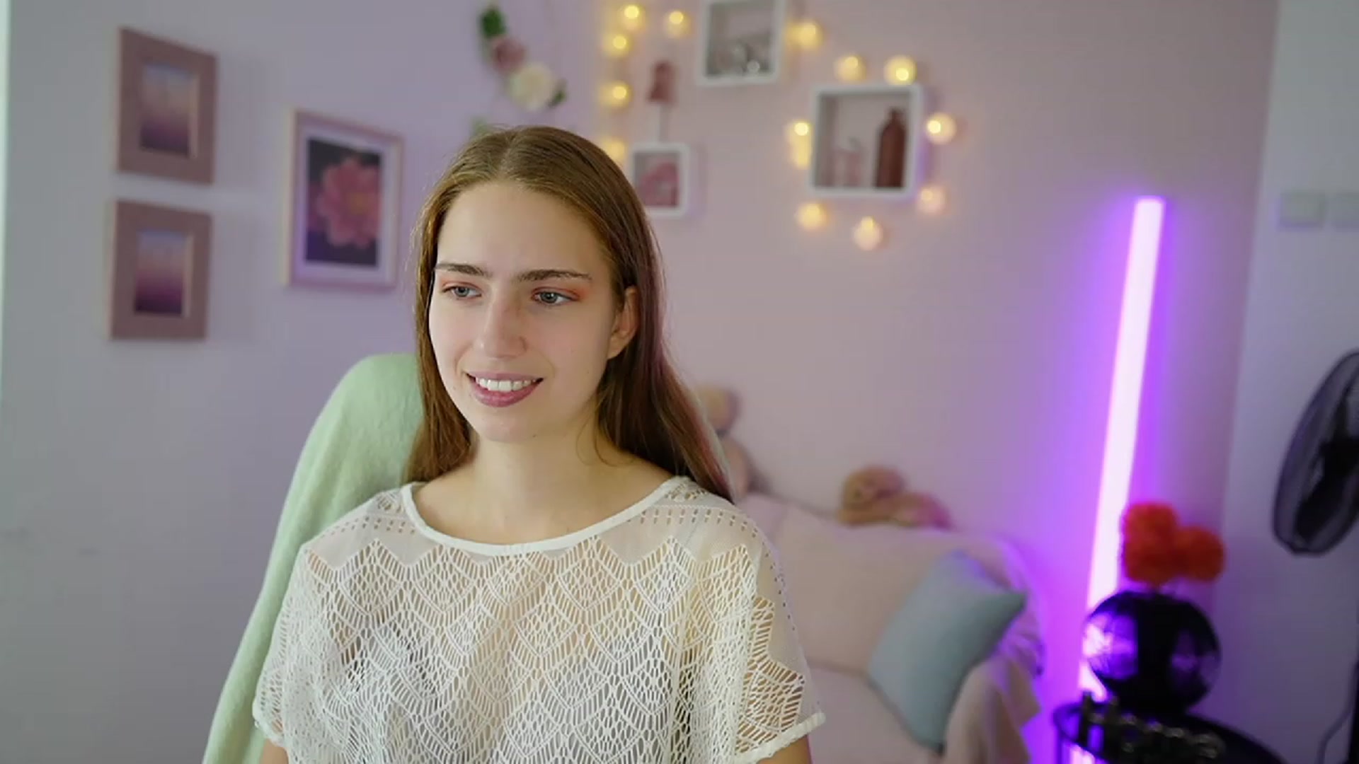 Gallery image thumbnail from Naomi_Woods18's myfreecams stream on, 11/19/2023, 13:09 image 20 of 20