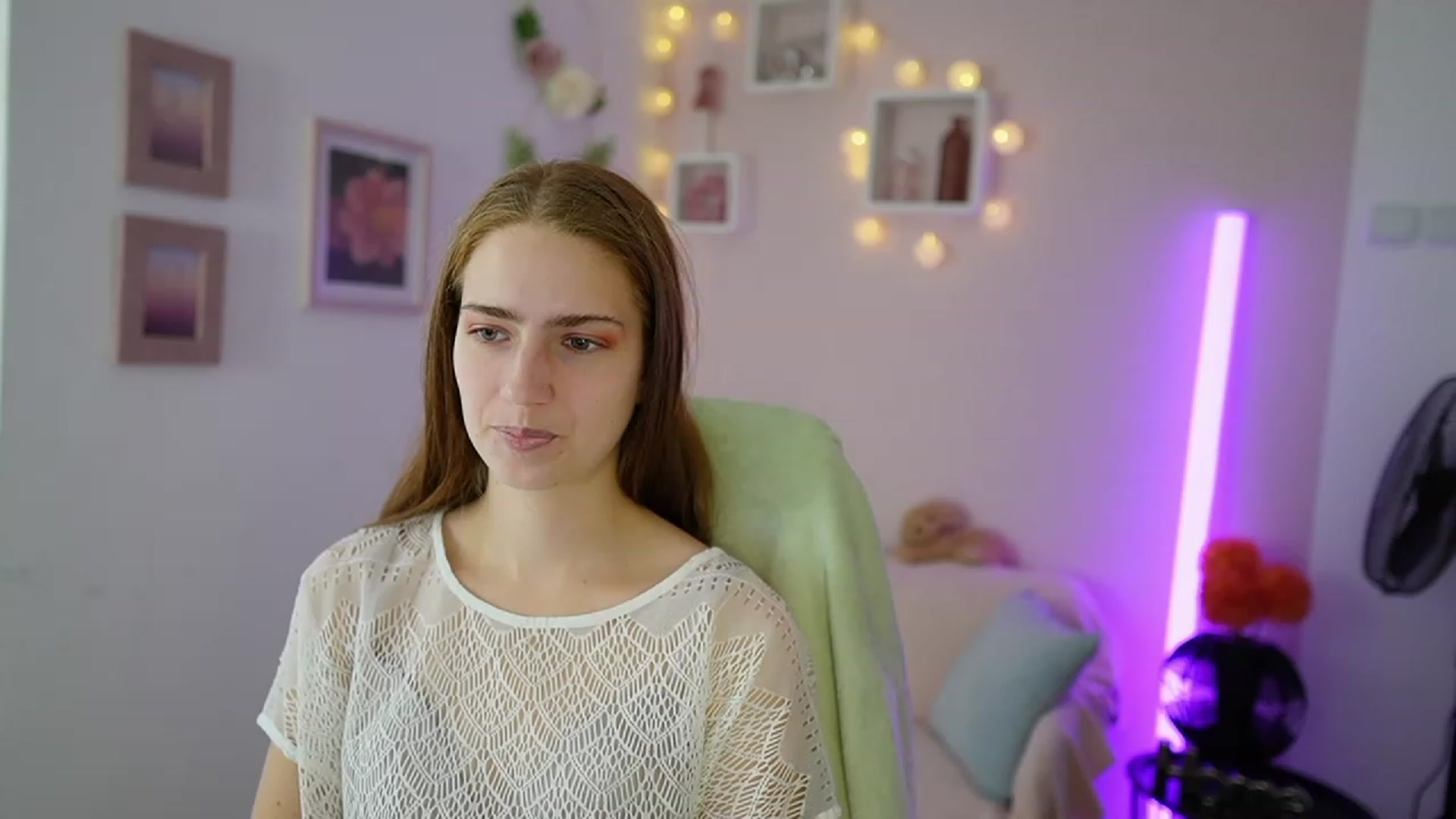 Gallery image thumbnail from Naomi_Woods18's myfreecams stream on, 11/19/2023, 13:09 image 7 of 20