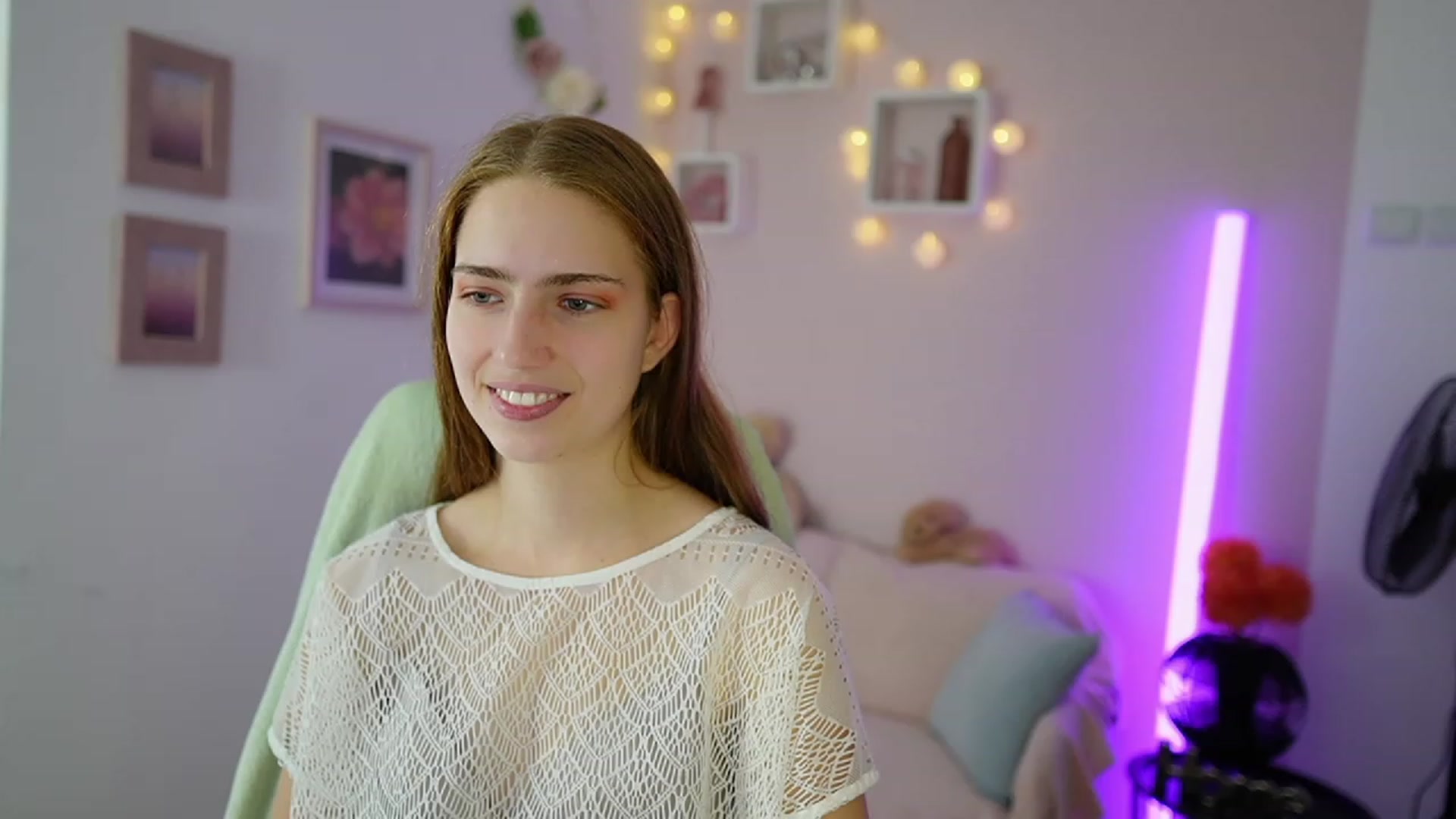 Gallery image thumbnail from Naomi_Woods18's myfreecams stream on, 11/19/2023, 13:09 image 16 of 20