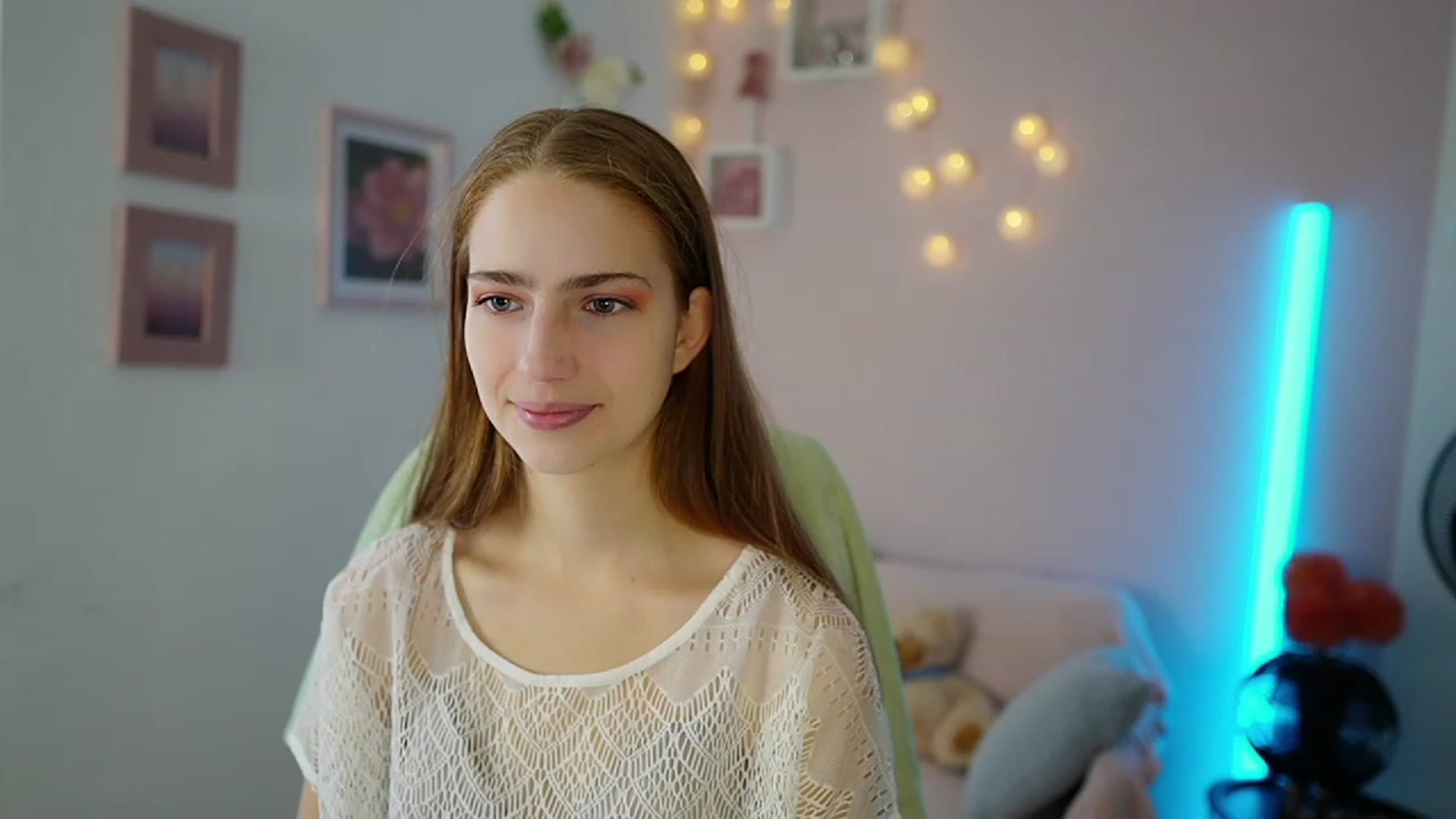 Gallery image thumbnail from Naomi_Woods18's myfreecams stream on, 11/22/2023, 09:33 image 6 of 20
