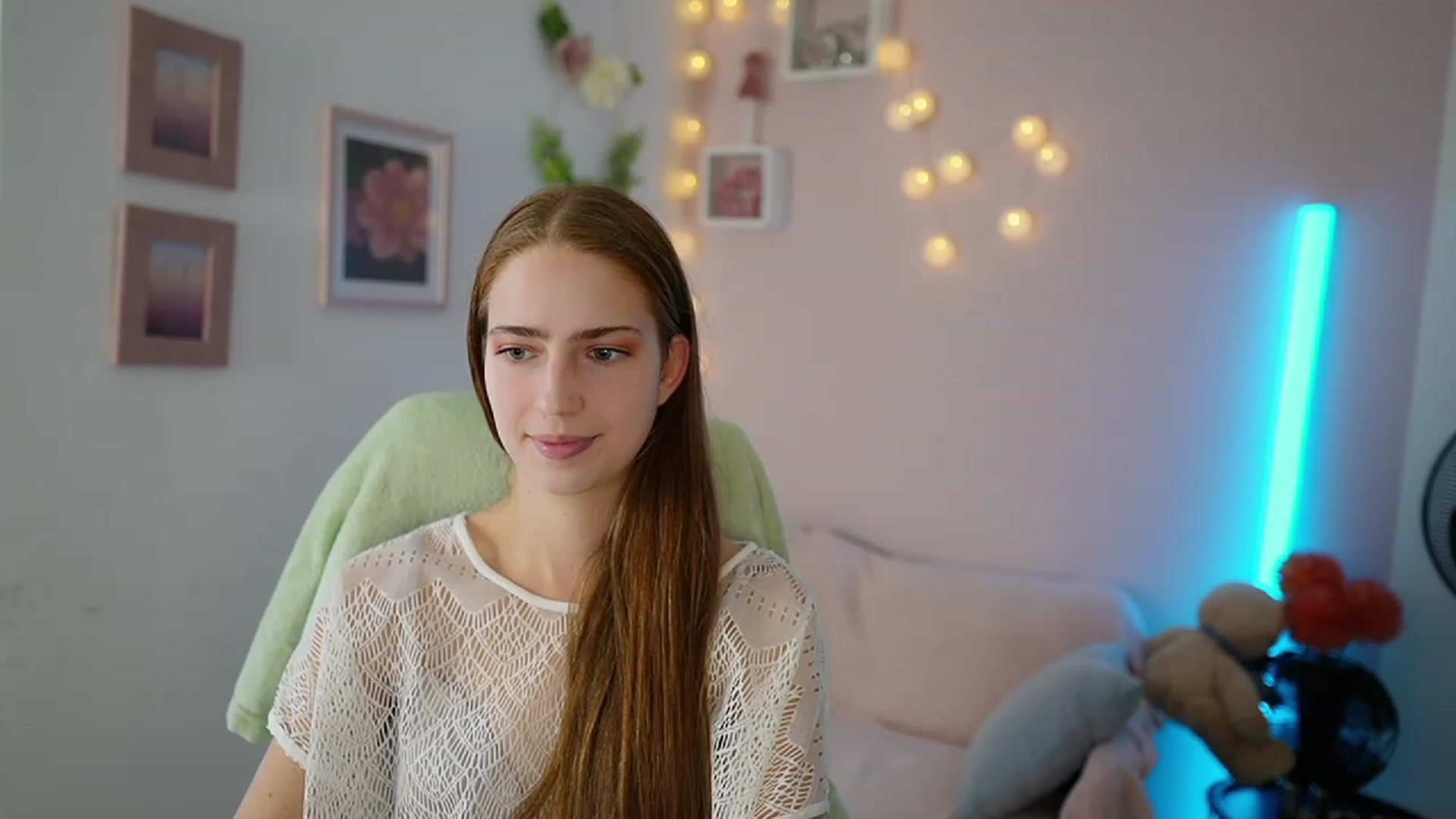 Gallery image thumbnail from Naomi_Woods18's myfreecams stream on, 11/22/2023, 10:43 image 20 of 20