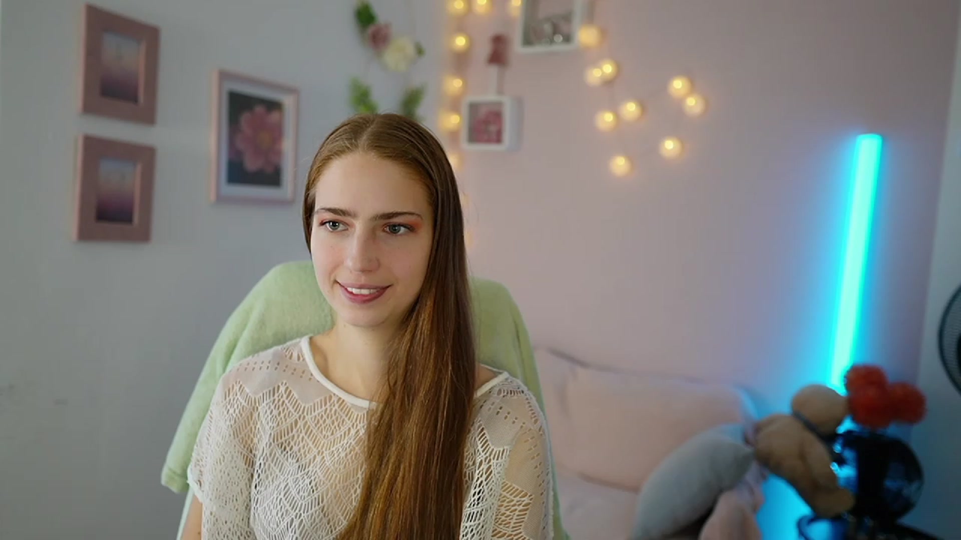 Gallery image thumbnail from Naomi_Woods18's myfreecams stream on, 11/22/2023, 10:43 image 12 of 20