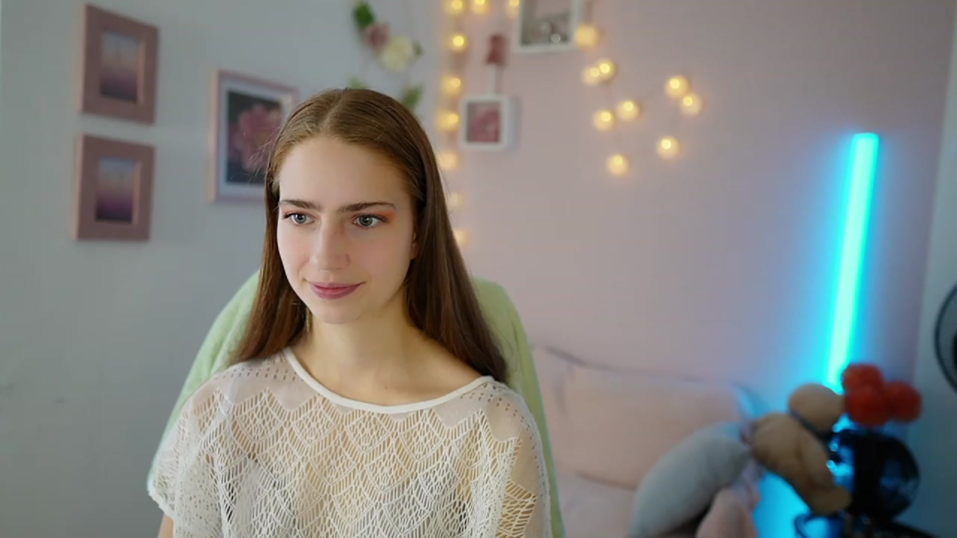 Gallery image thumbnail from Naomi_Woods18's myfreecams stream on, 11/22/2023, 10:43 image 1 of 20