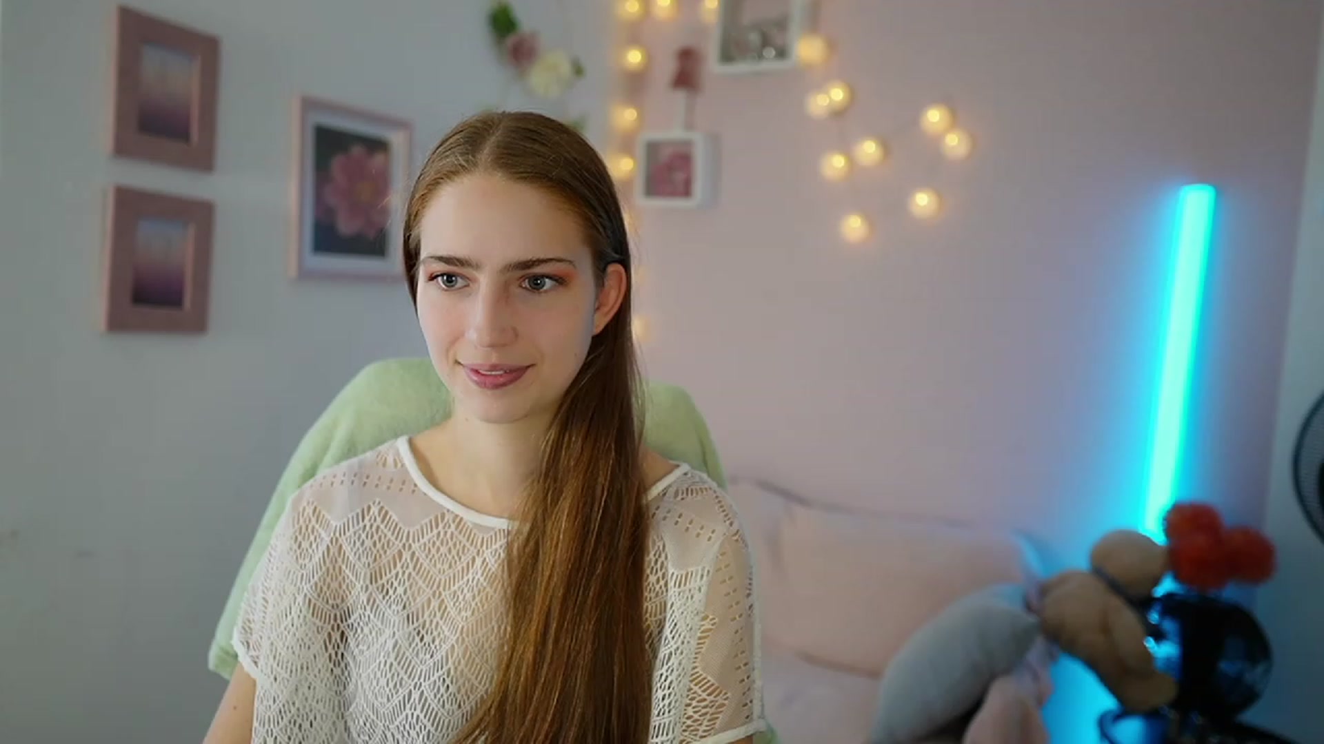 Gallery image thumbnail from Naomi_Woods18's myfreecams stream on, 11/22/2023, 10:43 image 2 of 20