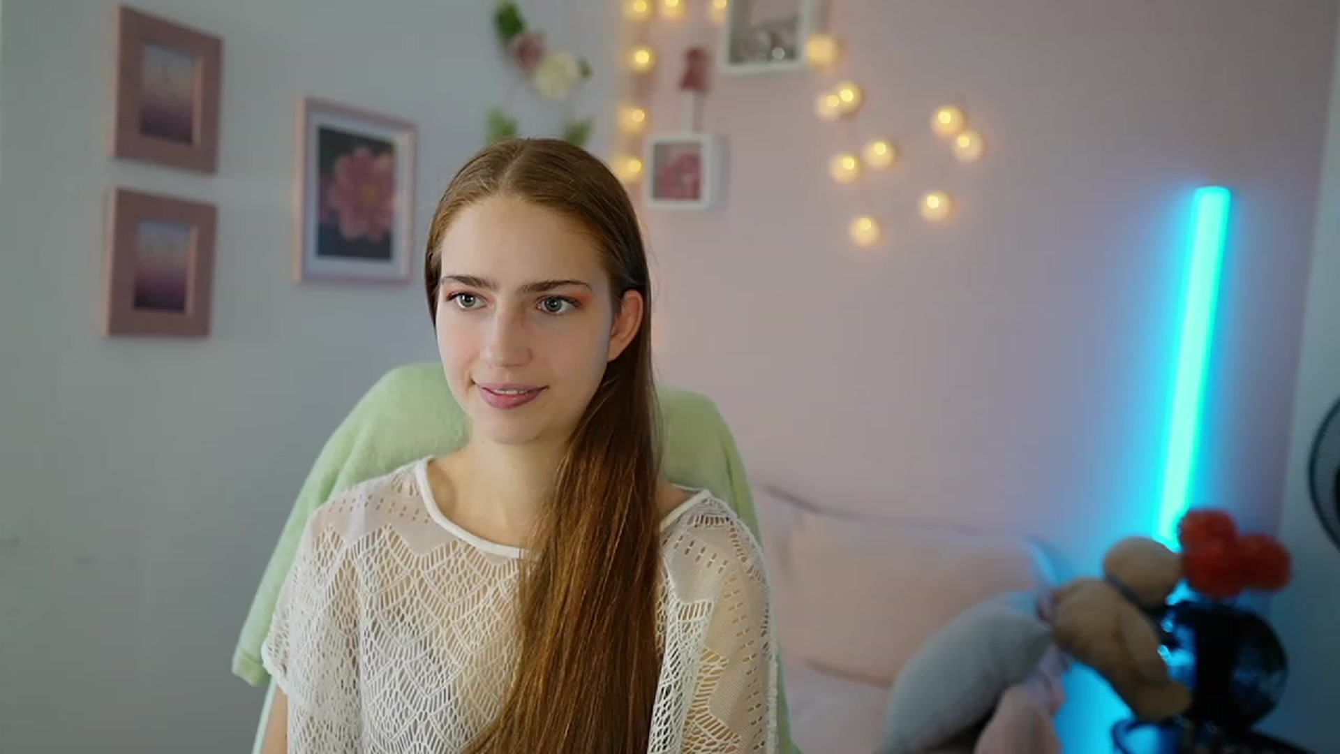 Gallery image thumbnail from Naomi_Woods18's myfreecams stream on, 11/22/2023, 10:43 image 6 of 20