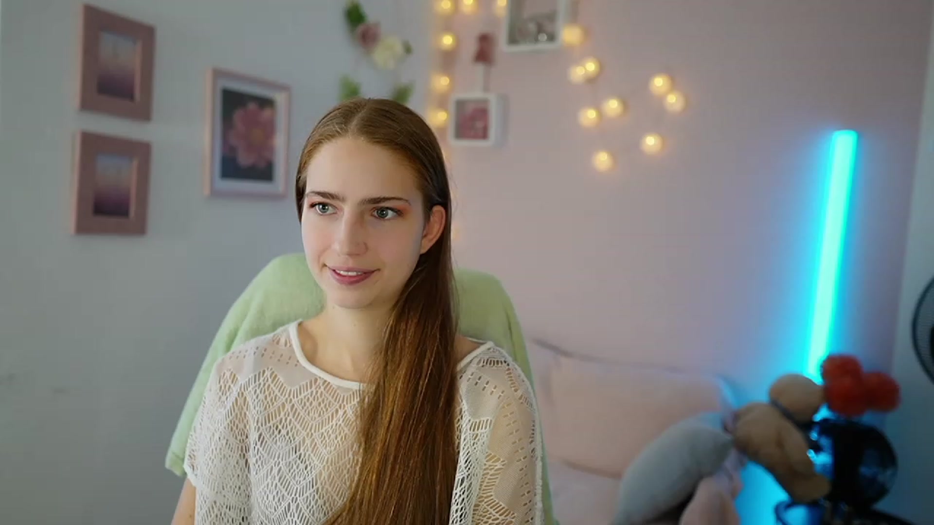Gallery image thumbnail from Naomi_Woods18's myfreecams stream on, 11/22/2023, 10:43 image 7 of 20