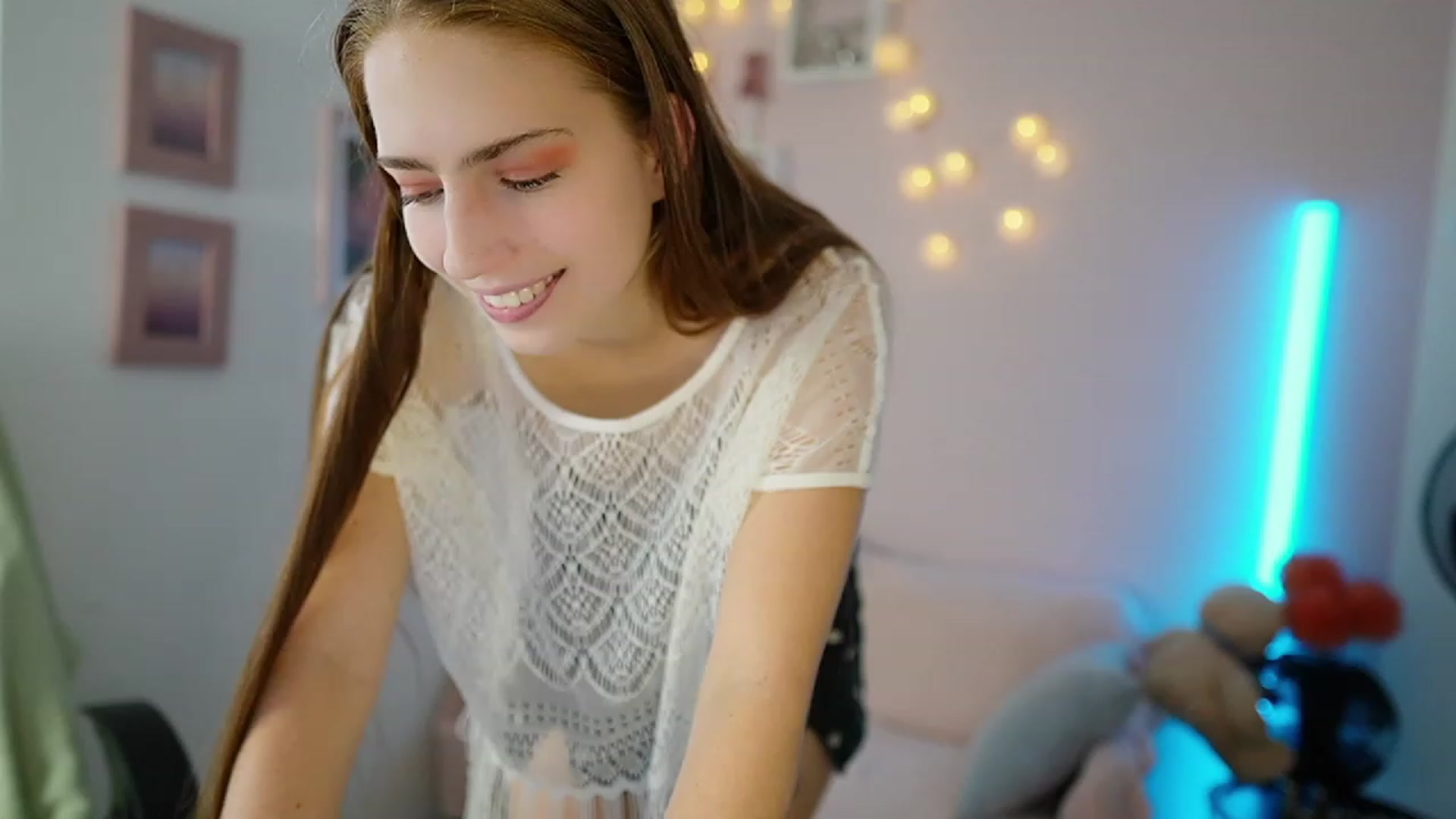 Gallery image thumbnail from Naomi_Woods18's myfreecams stream on, 11/22/2023, 11:08 image 10 of 20