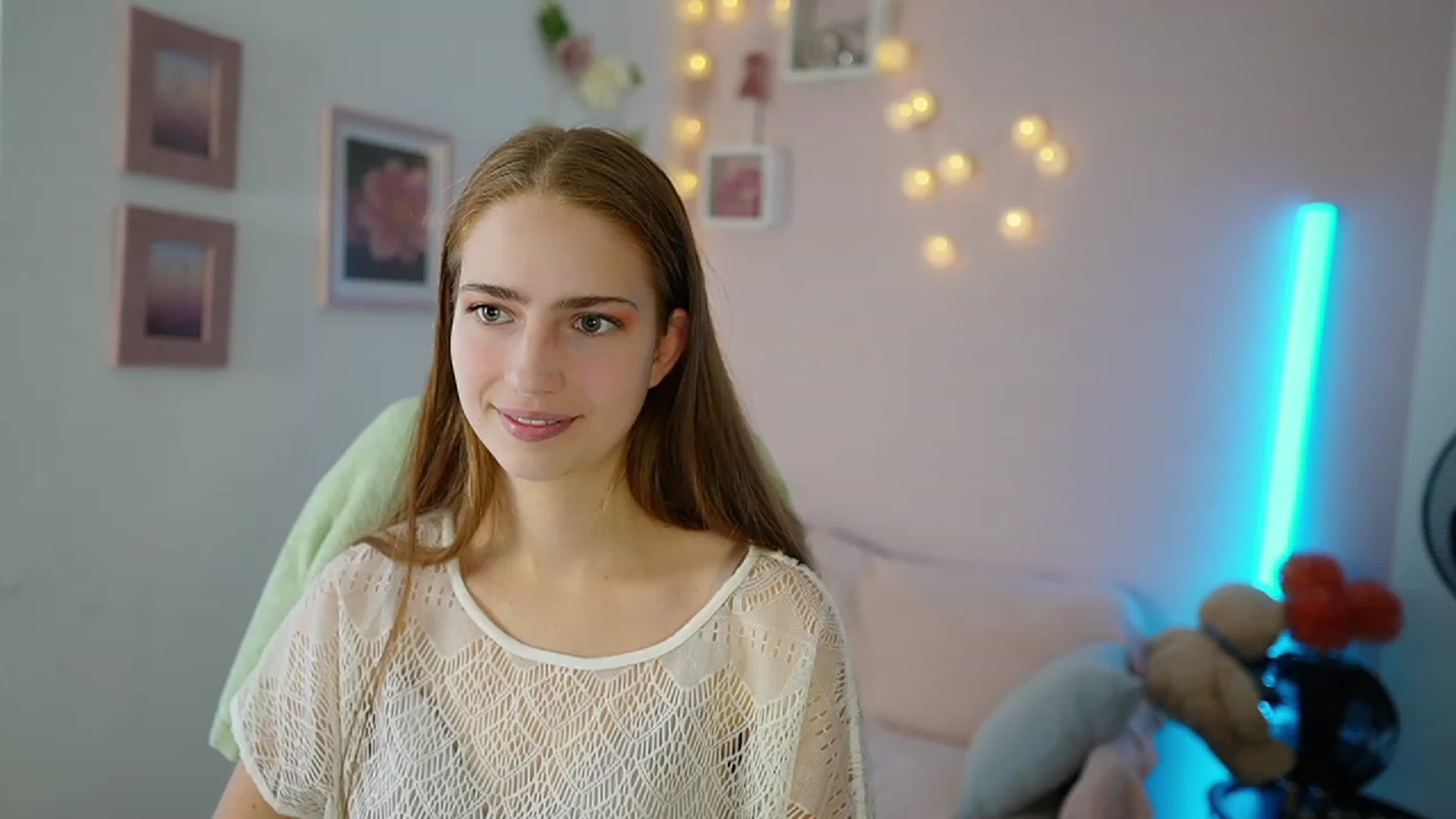 Gallery image thumbnail from Naomi_Woods18's myfreecams stream on, 11/22/2023, 11:08 image 15 of 20
