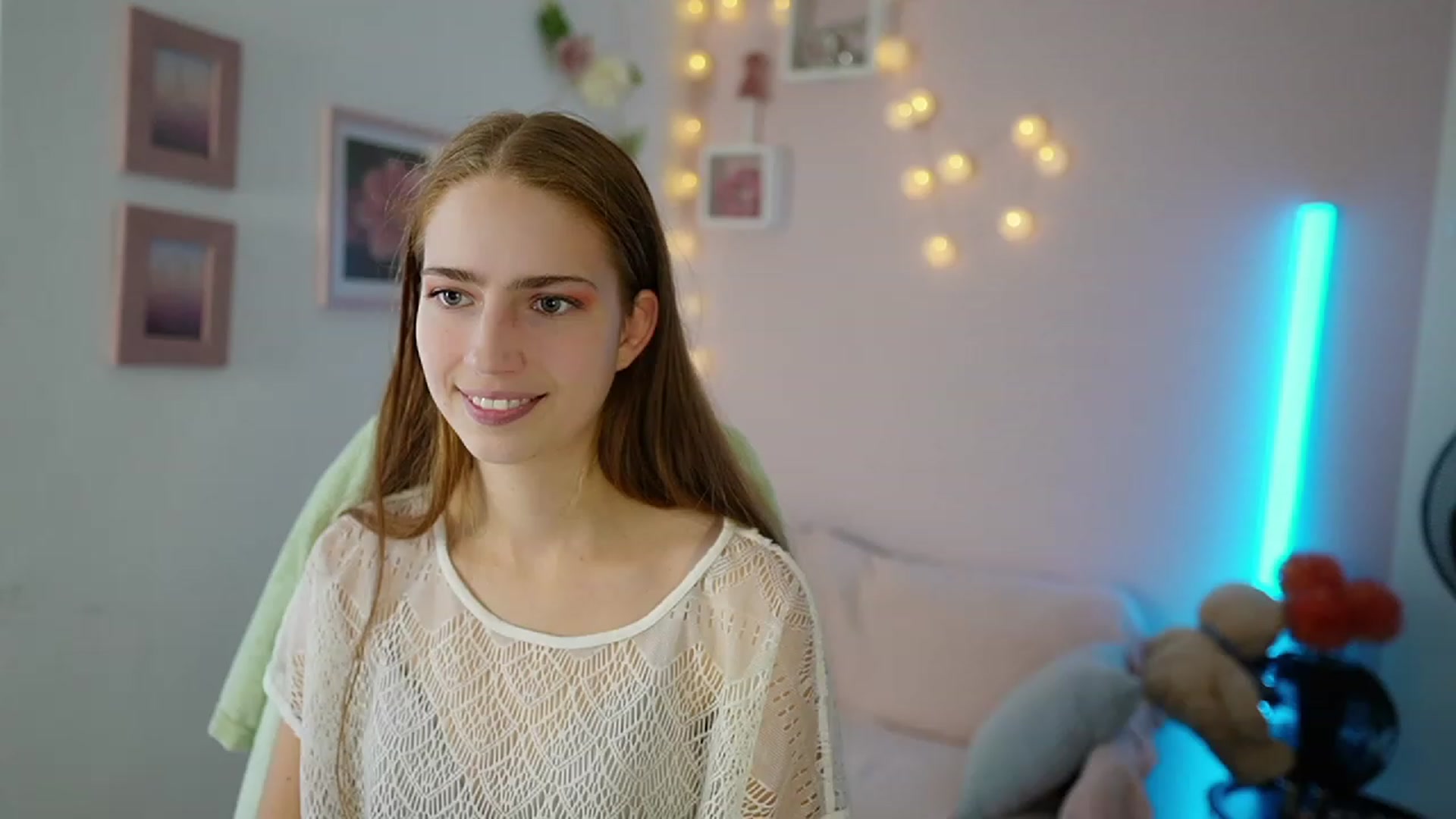 Gallery image thumbnail from Naomi_Woods18's myfreecams stream on, 11/22/2023, 11:08 image 12 of 20