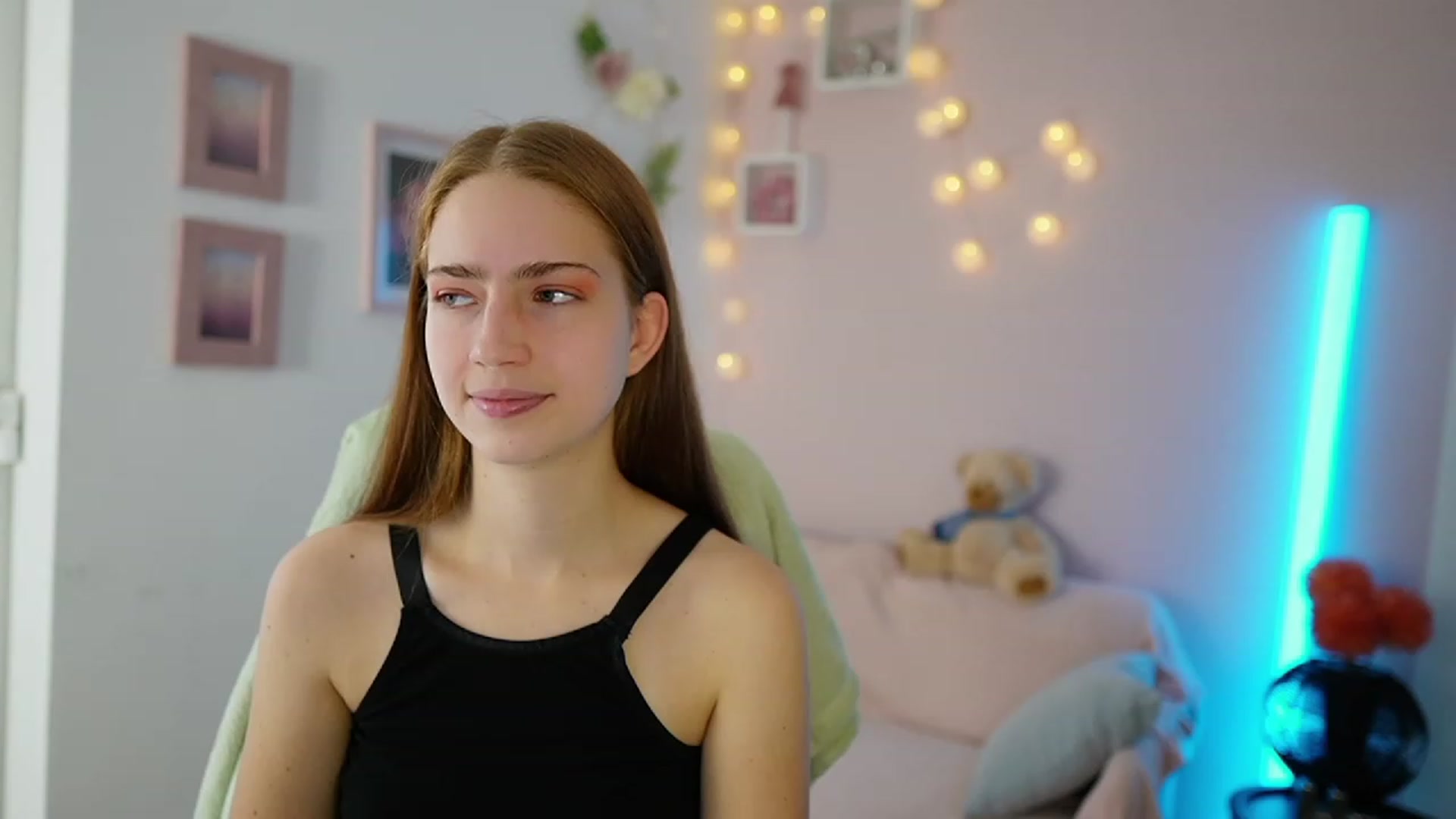 Gallery image thumbnail from Naomi_Woods18's myfreecams stream on, 11/23/2023, 10:09 image 15 of 20