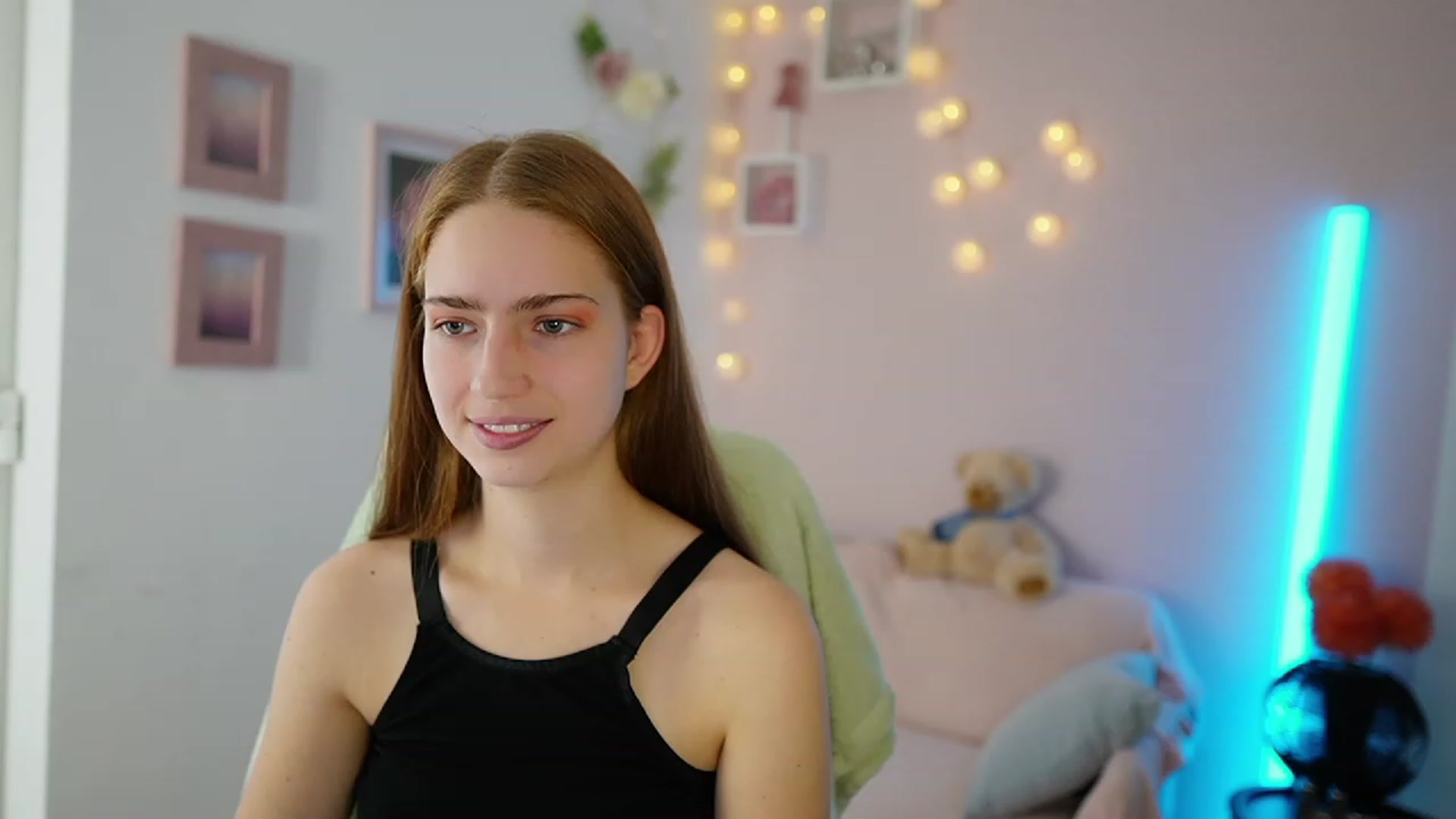 Gallery image thumbnail from Naomi_Woods18's myfreecams stream on, 11/23/2023, 10:09 image 16 of 20