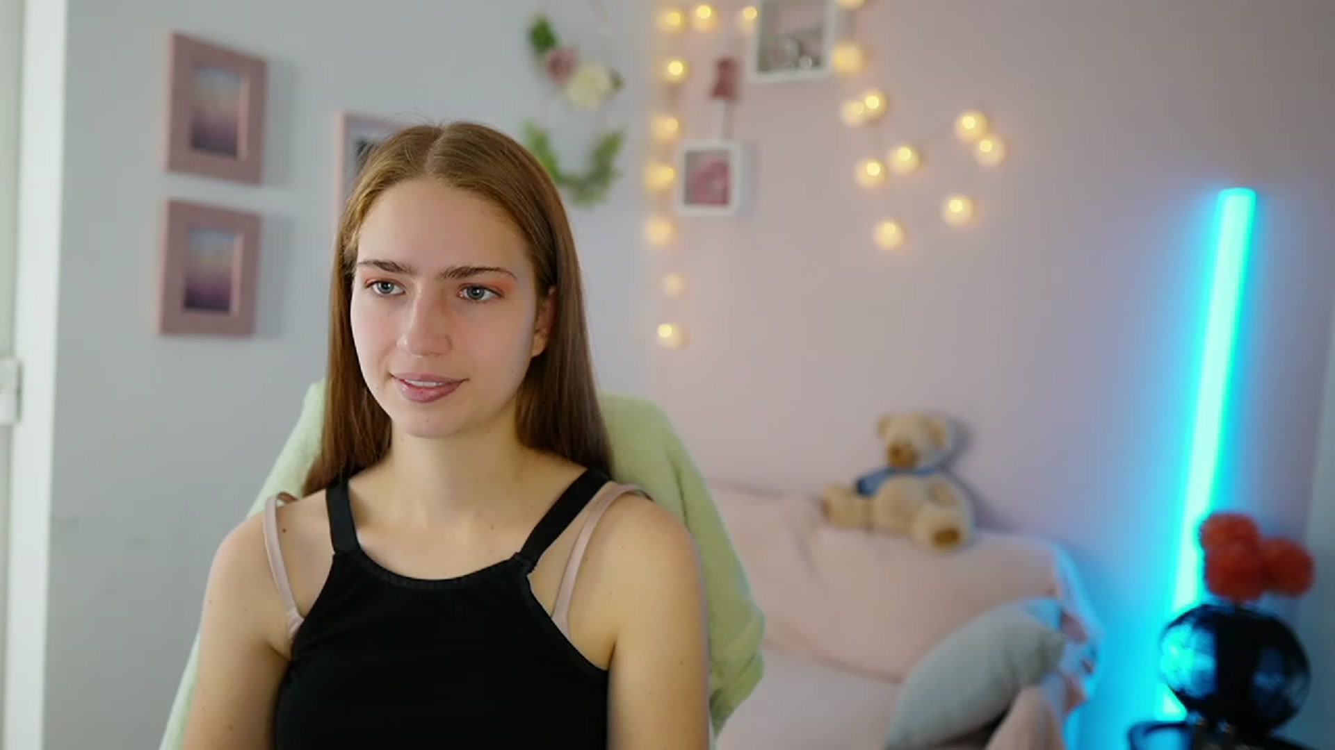 Gallery image thumbnail from Naomi_Woods18's myfreecams stream on, 11/23/2023, 10:09 image 12 of 20