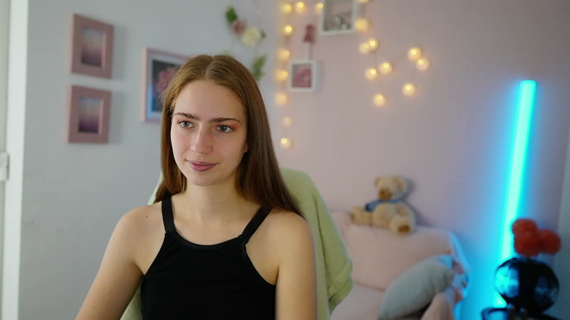 Gallery image thumbnail from Naomi_Woods18's myfreecams stream on, 11/23/2023, 10:09 image 13 of 20