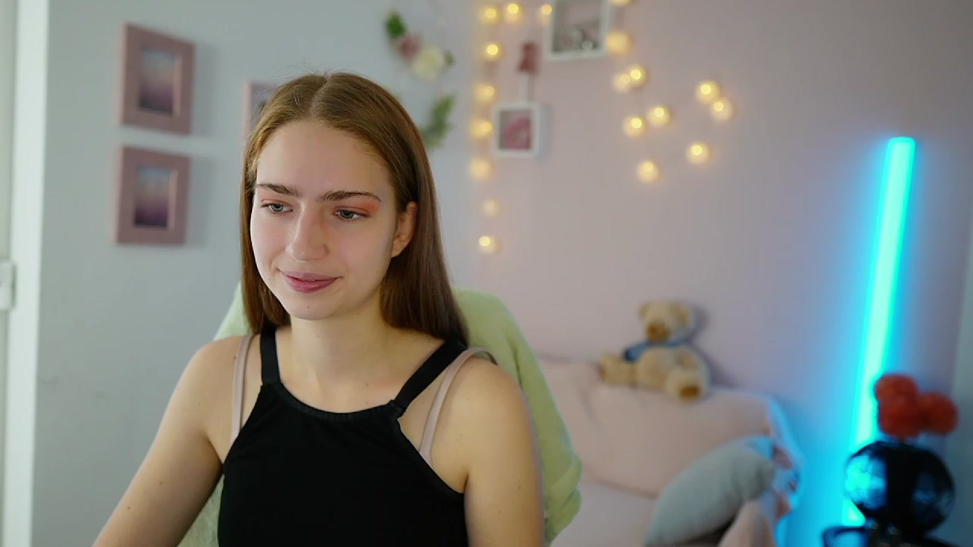 Gallery image thumbnail from Naomi_Woods18's myfreecams stream on, 11/23/2023, 10:09 image 9 of 20