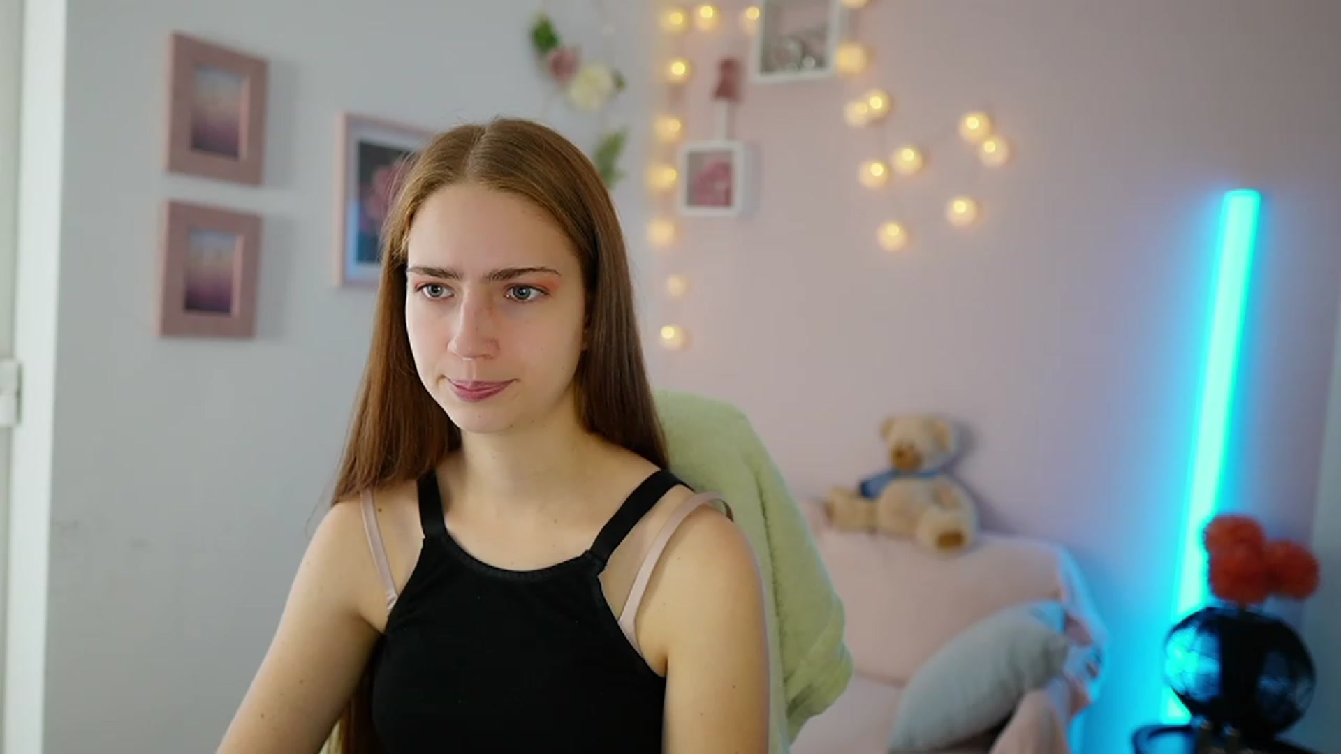 Gallery image thumbnail from Naomi_Woods18's myfreecams stream on, 11/23/2023, 10:09 image 1 of 20