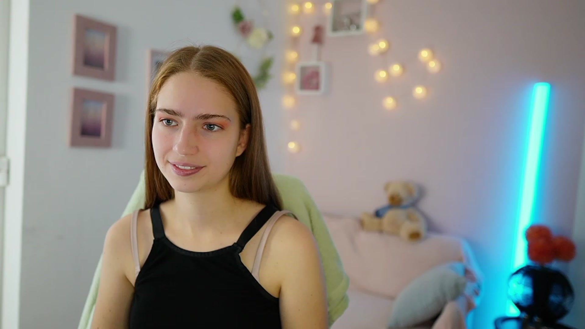 Gallery image thumbnail from Naomi_Woods18's myfreecams stream on, 11/23/2023, 10:09 image 10 of 20