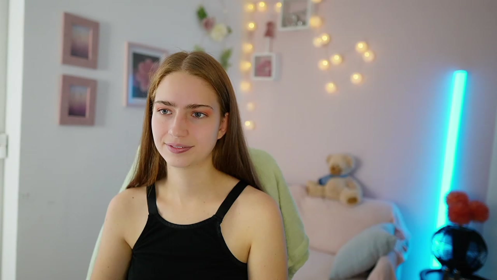 Gallery image thumbnail from Naomi_Woods18's myfreecams stream on, 11/23/2023, 10:09 image 18 of 20
