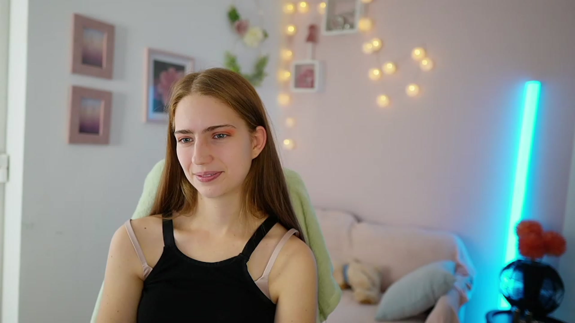 Gallery image thumbnail from Naomi_Woods18's myfreecams stream on, 11/23/2023, 13:36 image 16 of 20