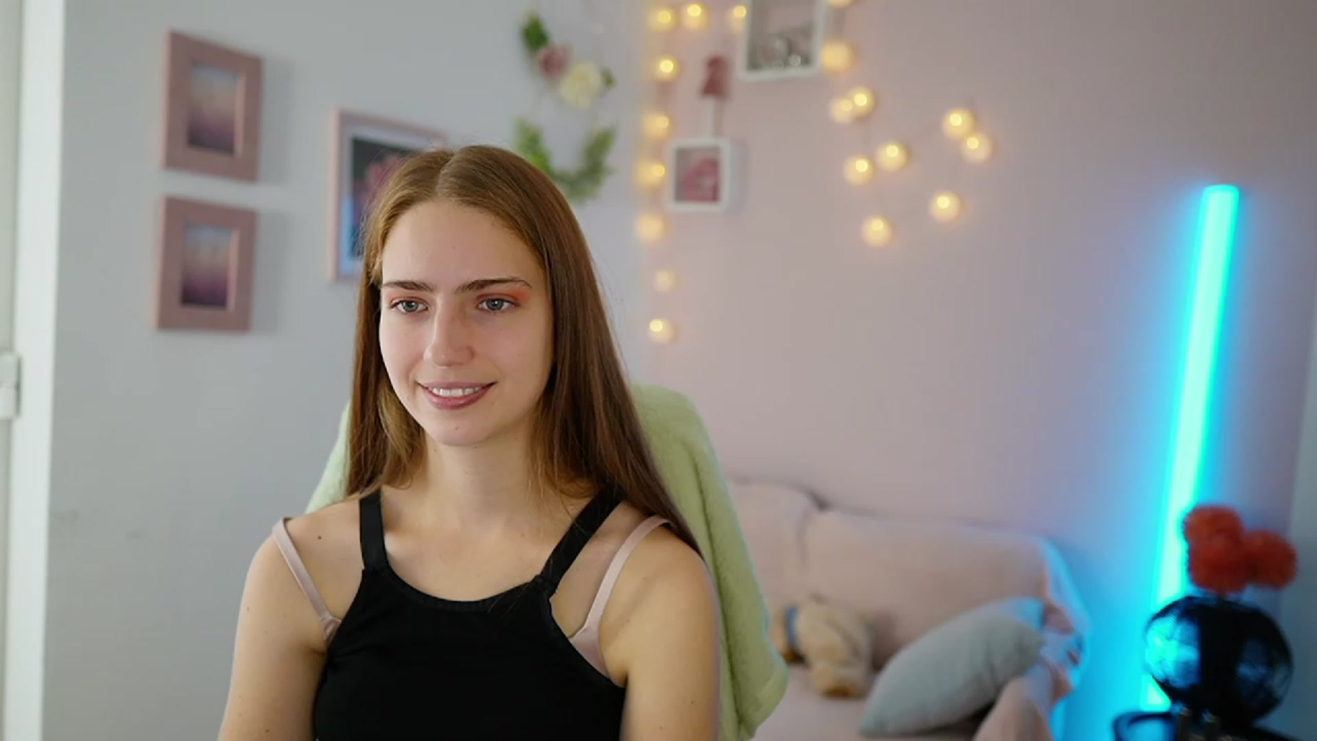 Gallery image thumbnail from Naomi_Woods18's myfreecams stream on, 11/23/2023, 13:36 image 14 of 20