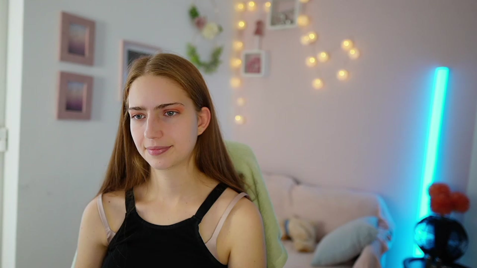 Gallery image thumbnail from Naomi_Woods18's myfreecams stream on, 11/23/2023, 13:36 image 6 of 20