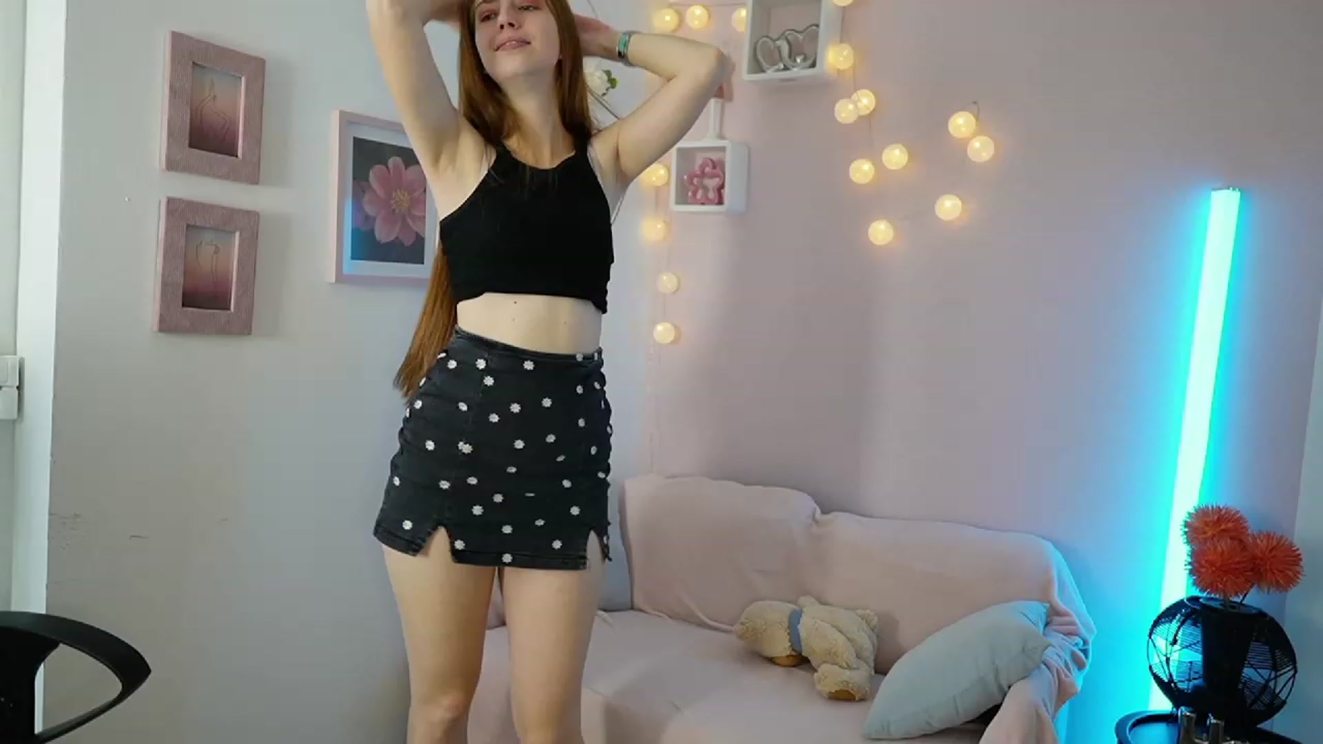 Gallery image thumbnail from Naomi_Woods18's myfreecams stream on, 11/23/2023, 13:36 image 7 of 20