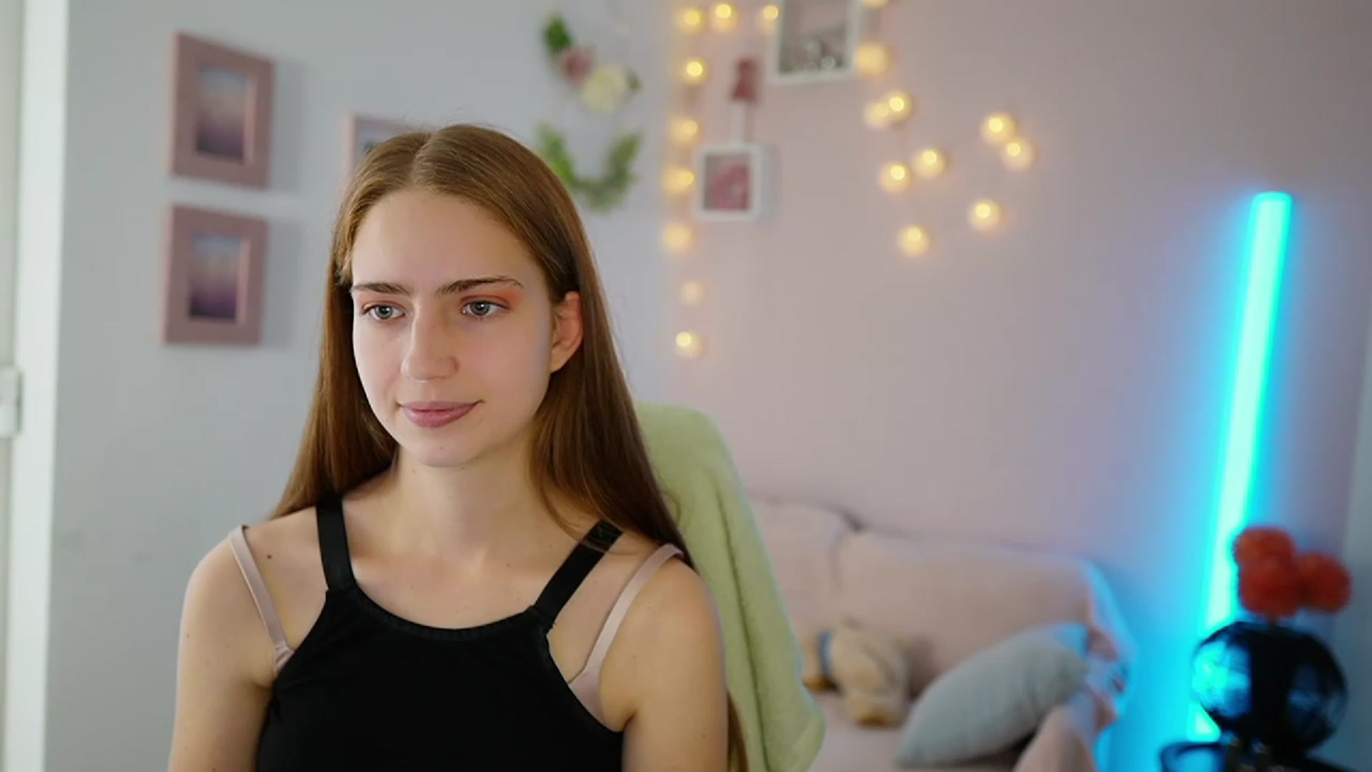 Gallery image thumbnail from Naomi_Woods18's myfreecams stream on, 11/23/2023, 13:36 image 17 of 20
