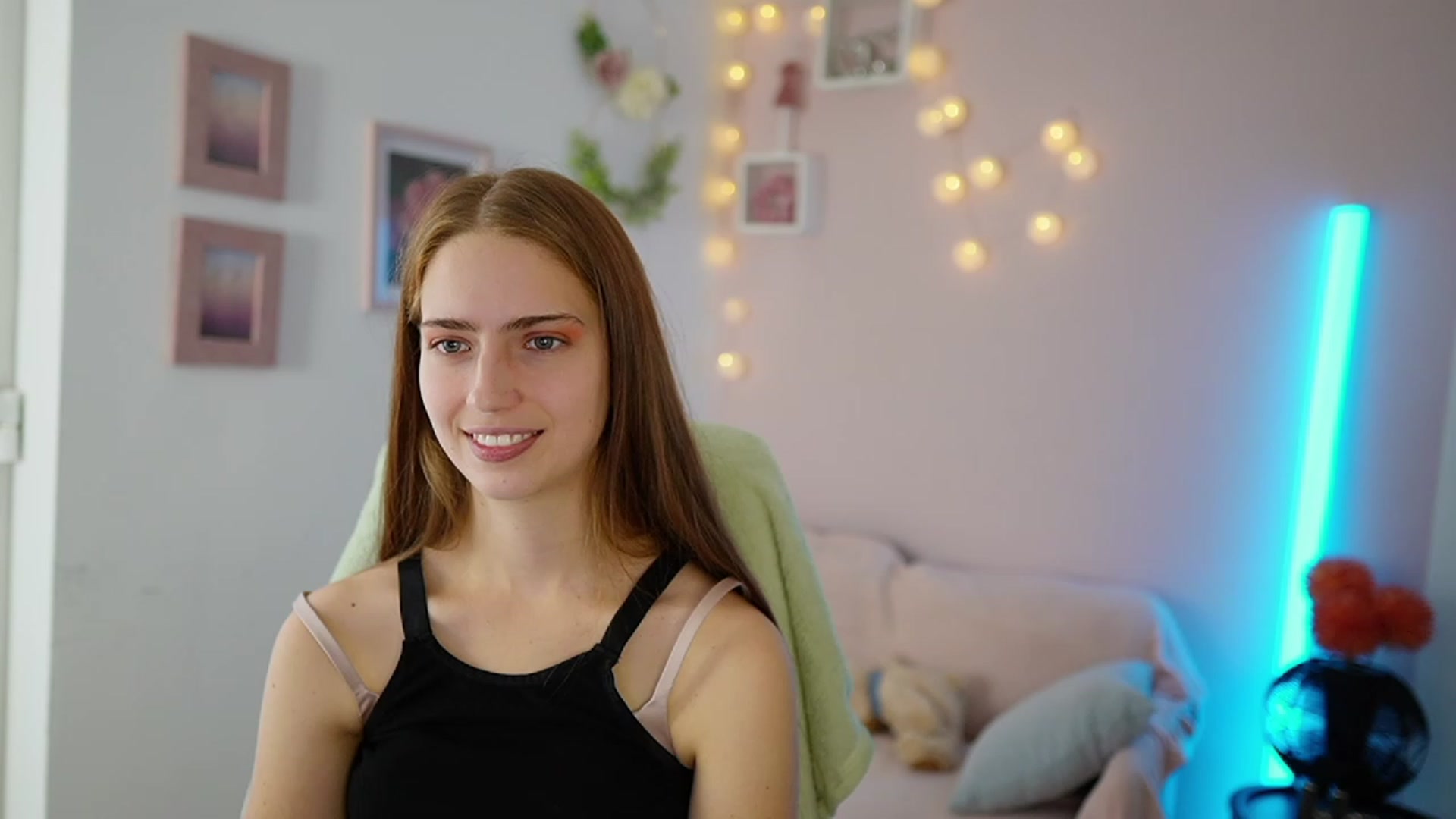 Gallery image thumbnail from Naomi_Woods18's myfreecams stream on, 11/23/2023, 13:36 image 15 of 20