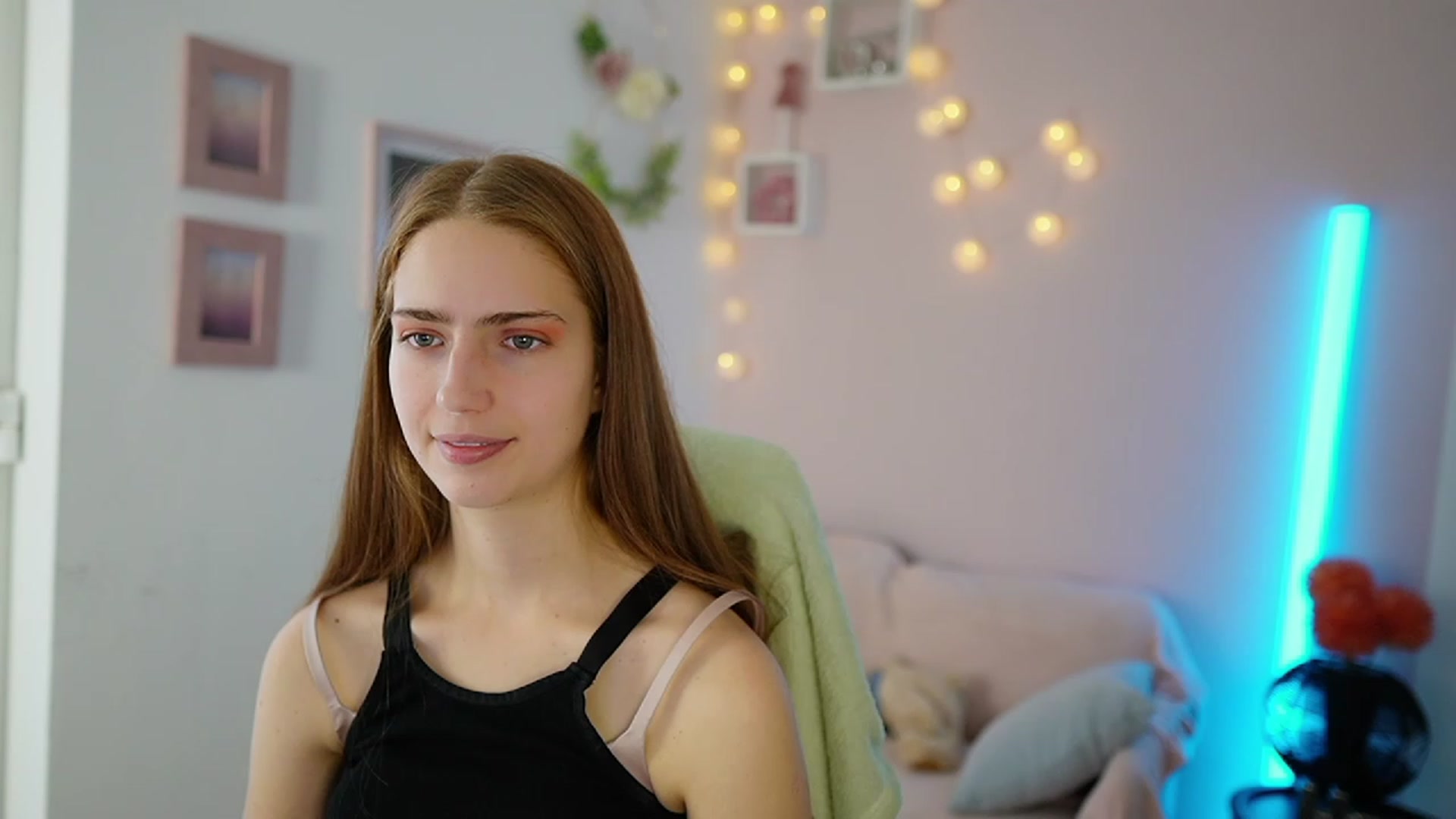 Gallery image thumbnail from Naomi_Woods18's myfreecams stream on, 11/23/2023, 13:36 image 5 of 20