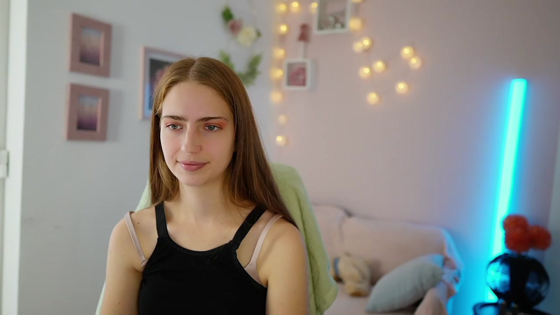 Gallery image thumbnail from Naomi_Woods18's myfreecams stream on, 11/23/2023, 13:36 image 13 of 20