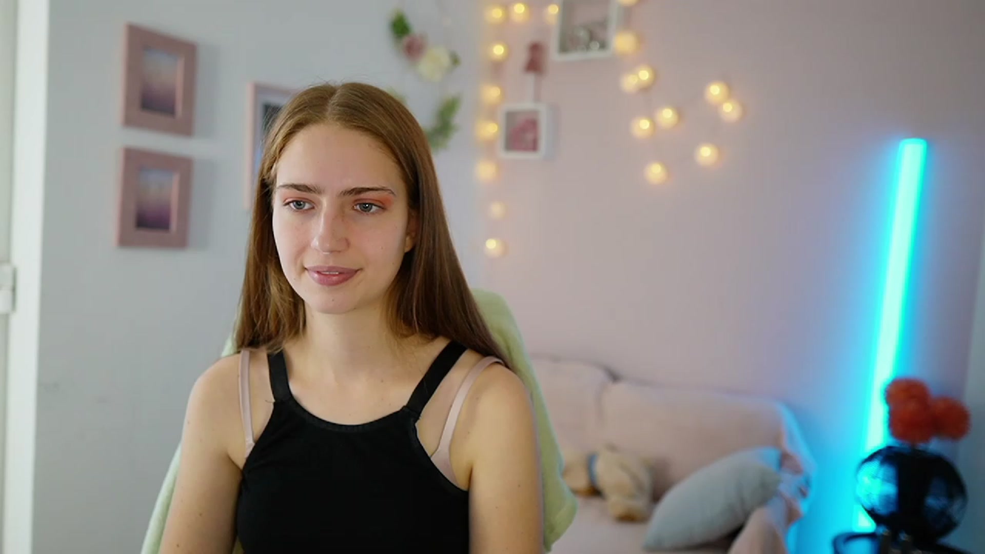 Gallery image thumbnail from Naomi_Woods18's myfreecams stream on, 11/23/2023, 13:36 image 8 of 20