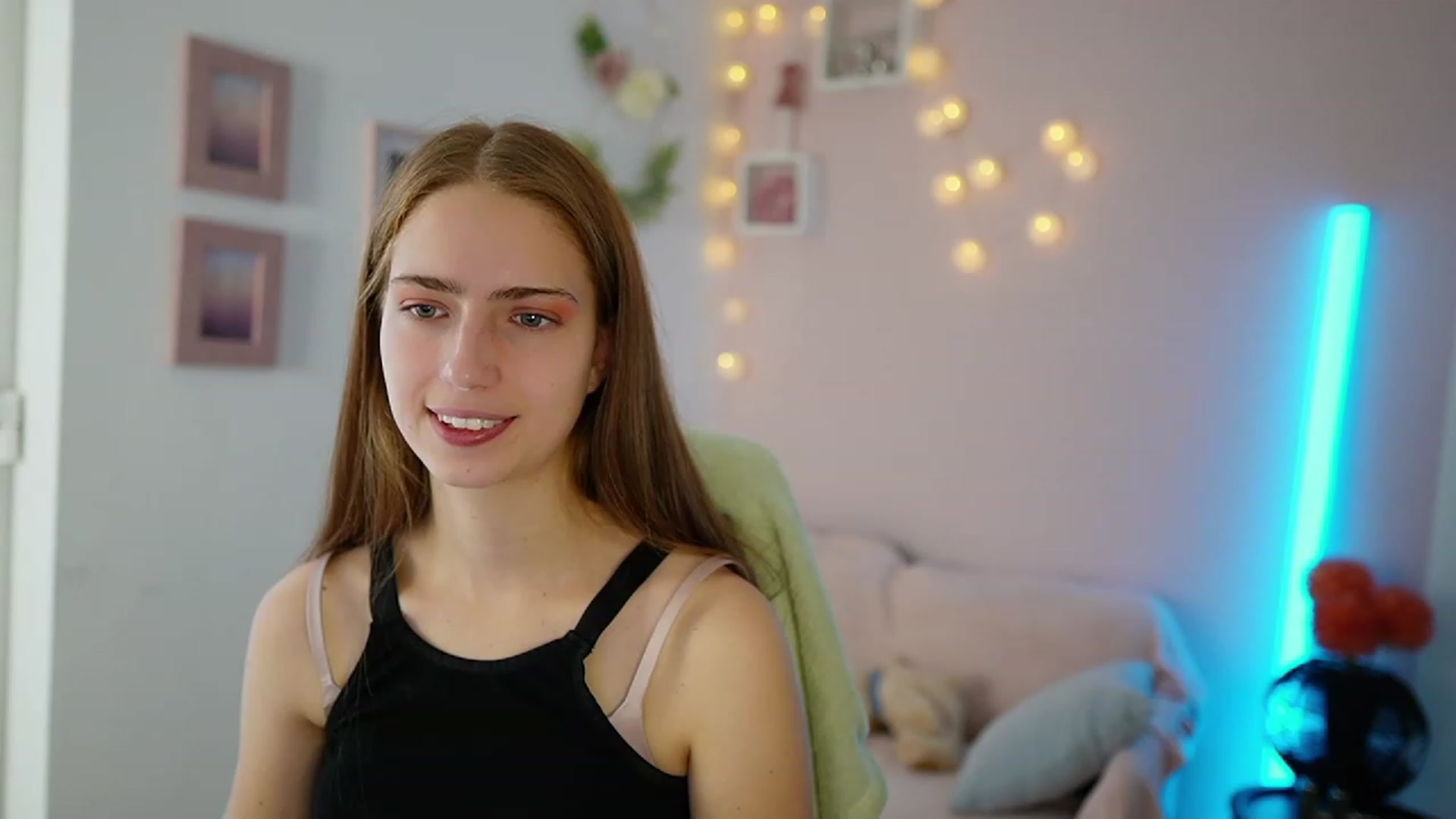 Gallery image thumbnail from Naomi_Woods18's myfreecams stream on, 11/23/2023, 13:36 image 2 of 20