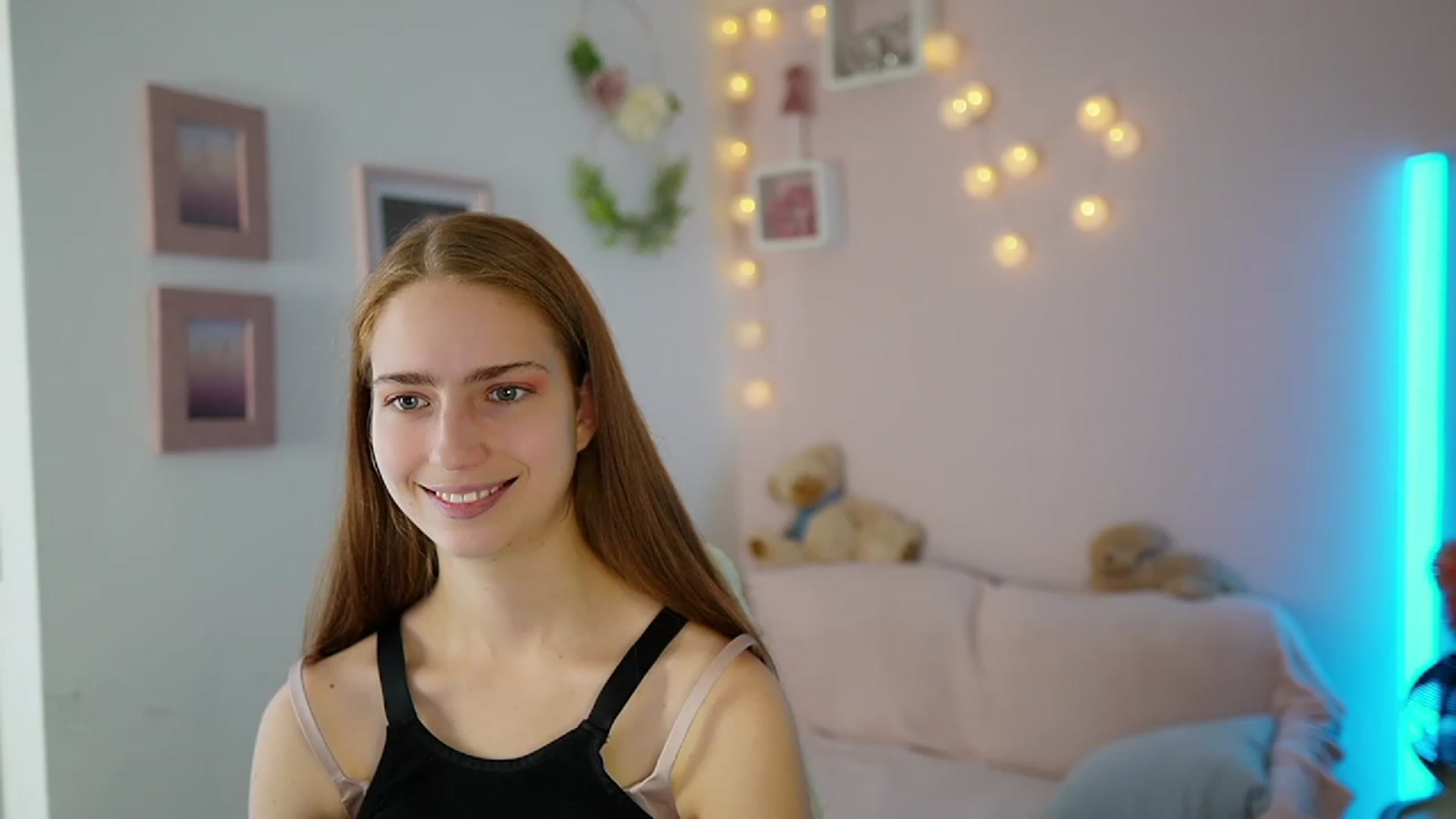 Gallery image thumbnail from Naomi_Woods18's myfreecams stream on, 11/26/2023, 11:19 image 8 of 20