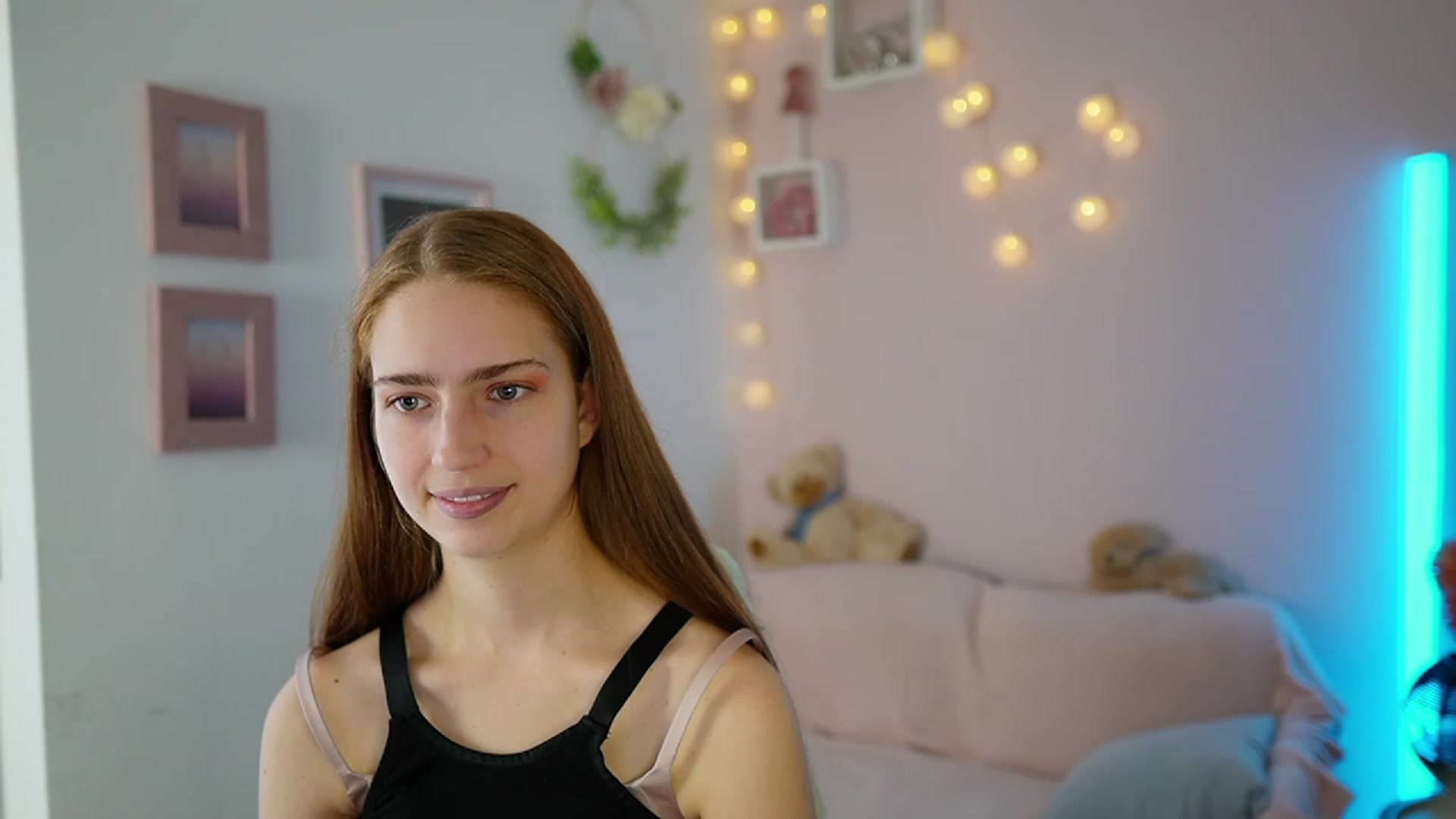 Gallery image thumbnail from Naomi_Woods18's myfreecams stream on, 11/26/2023, 11:19 image 7 of 20