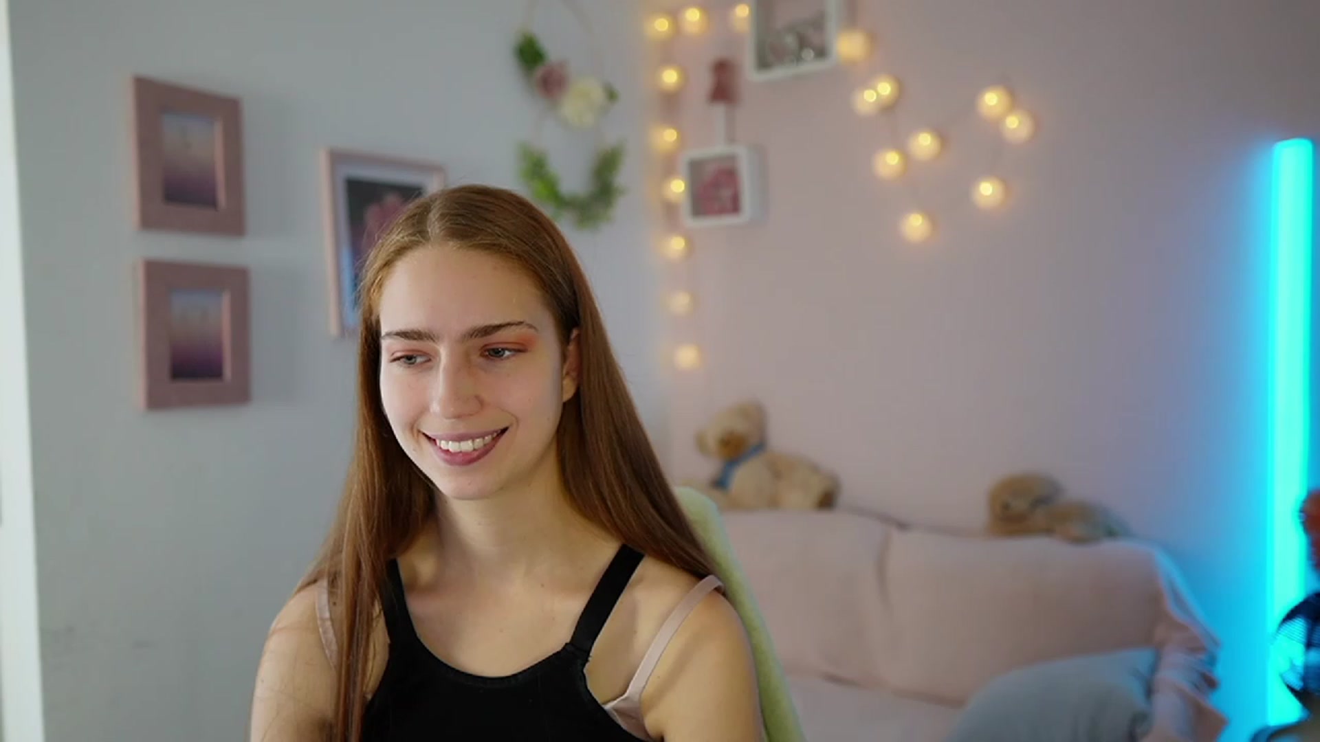 Gallery image thumbnail from Naomi_Woods18's myfreecams stream on, 11/26/2023, 11:19 image 3 of 20