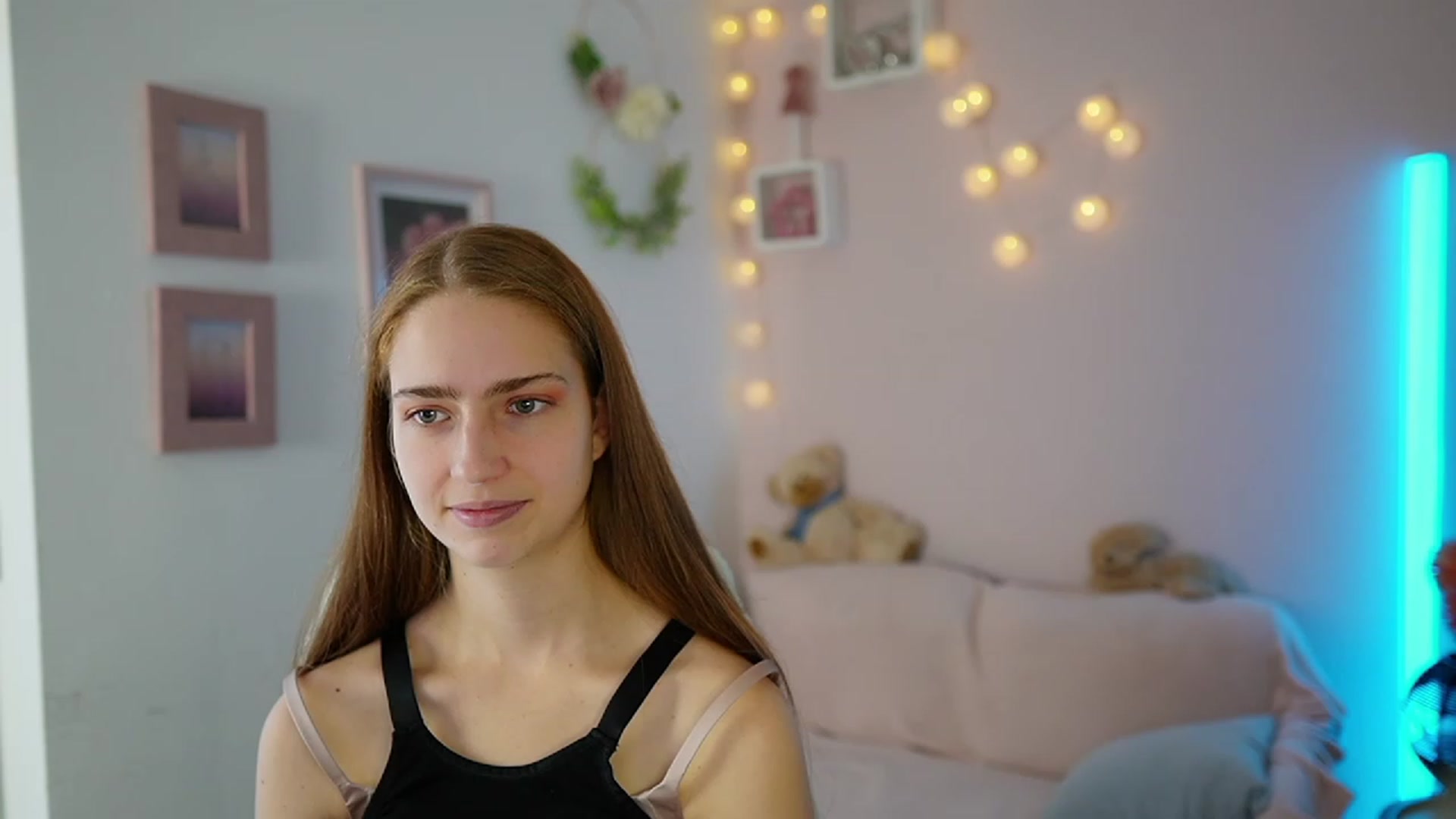 Gallery image thumbnail from Naomi_Woods18's myfreecams stream on, 11/26/2023, 11:19 image 10 of 20