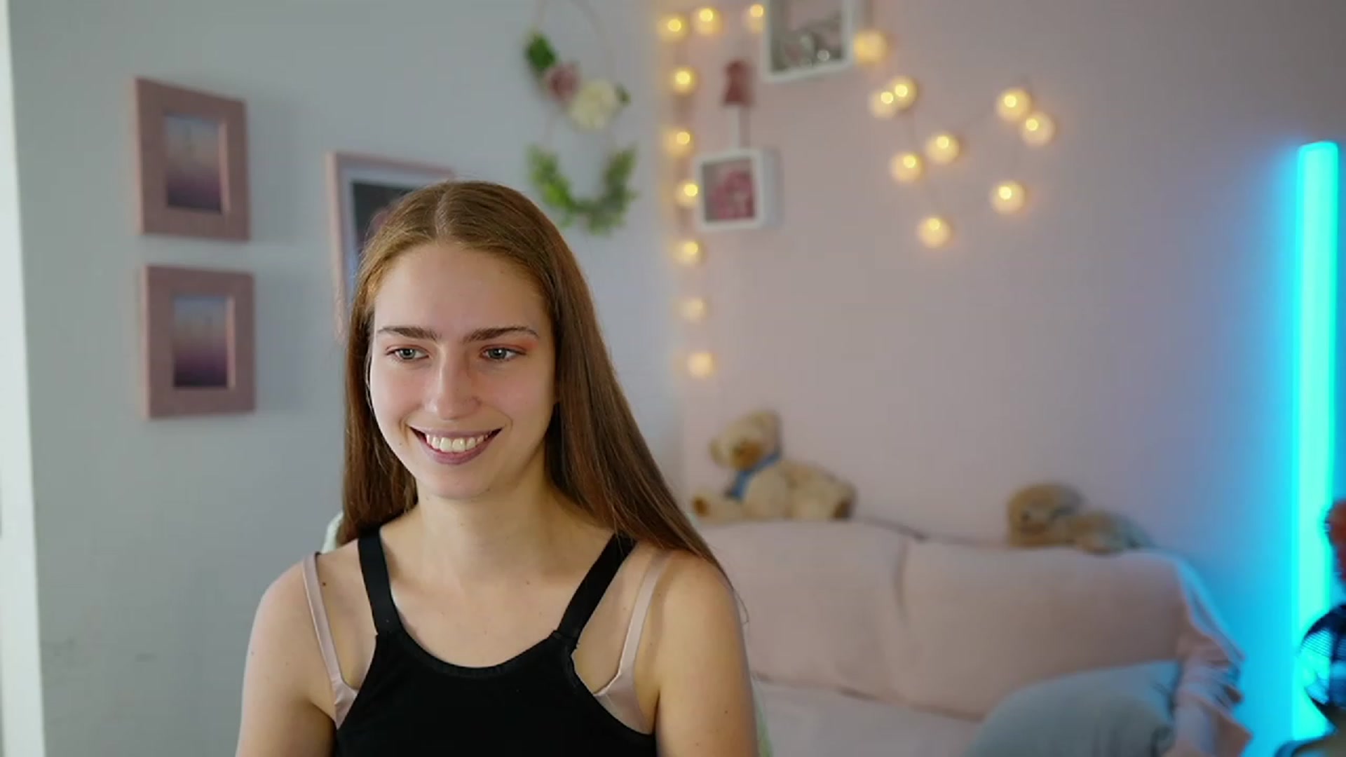 Gallery image thumbnail from Naomi_Woods18's myfreecams stream on, 11/26/2023, 11:19 image 20 of 20