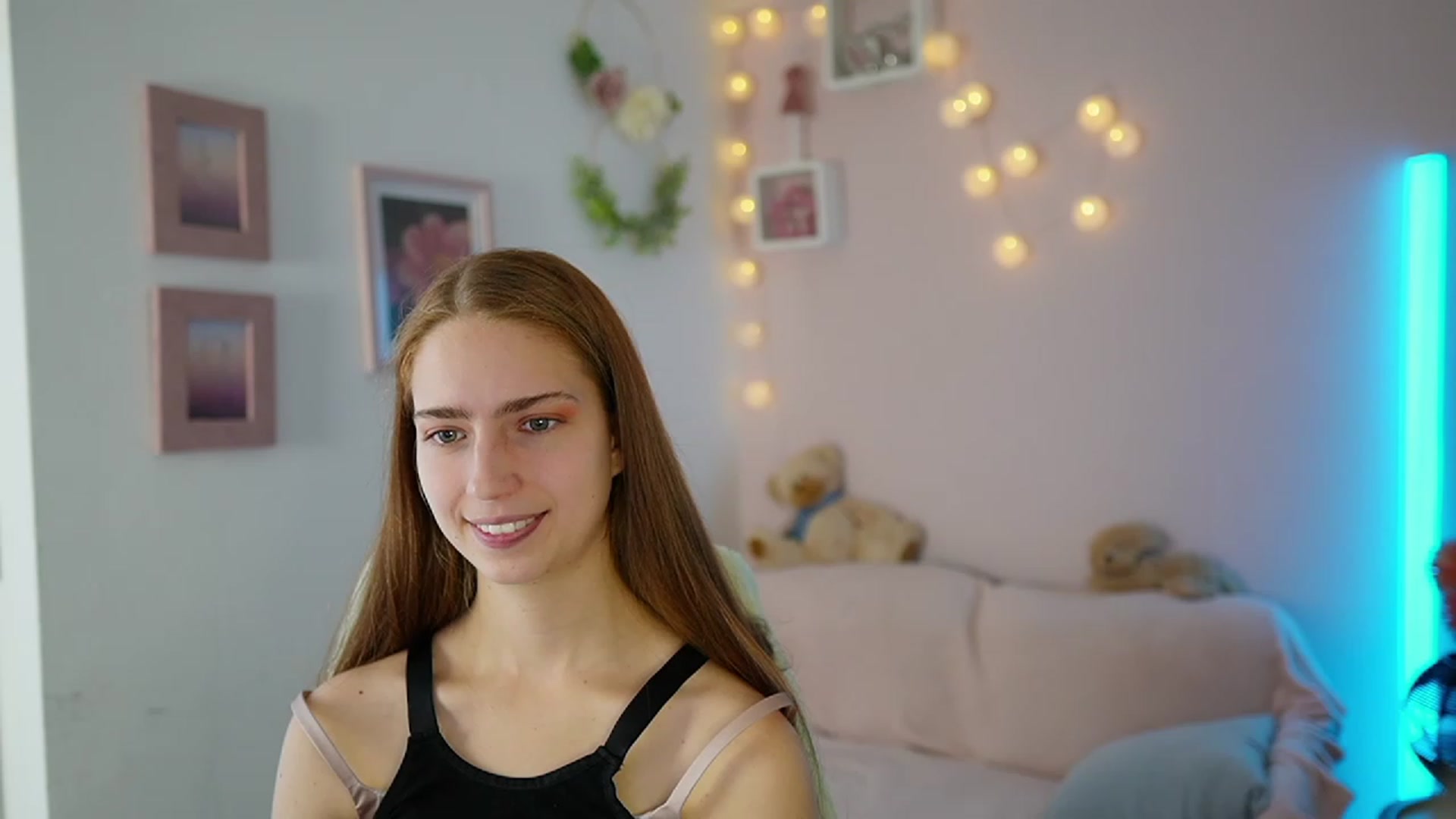 Gallery image thumbnail from Naomi_Woods18's myfreecams stream on, 11/26/2023, 11:19 image 15 of 20