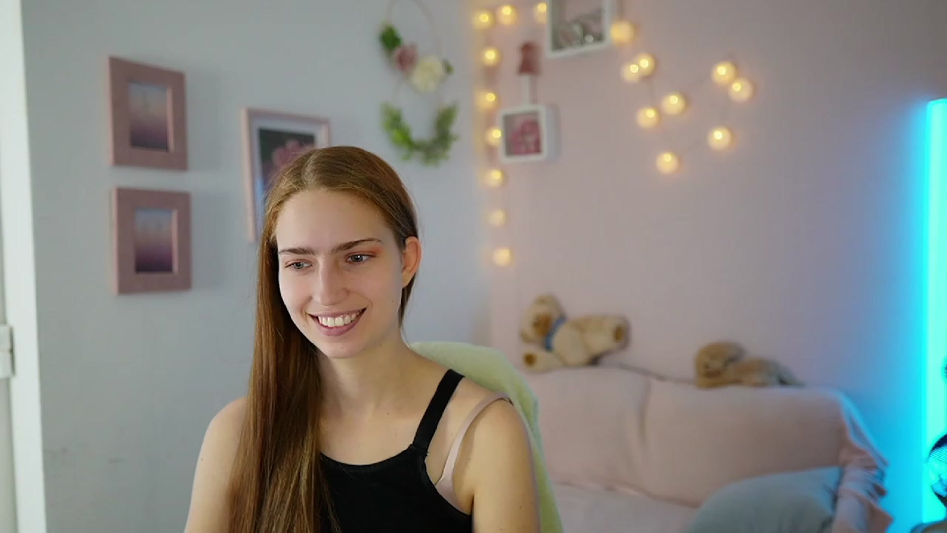 Gallery image thumbnail from Naomi_Woods18's myfreecams stream on, 11/26/2023, 14:03 image 6 of 20