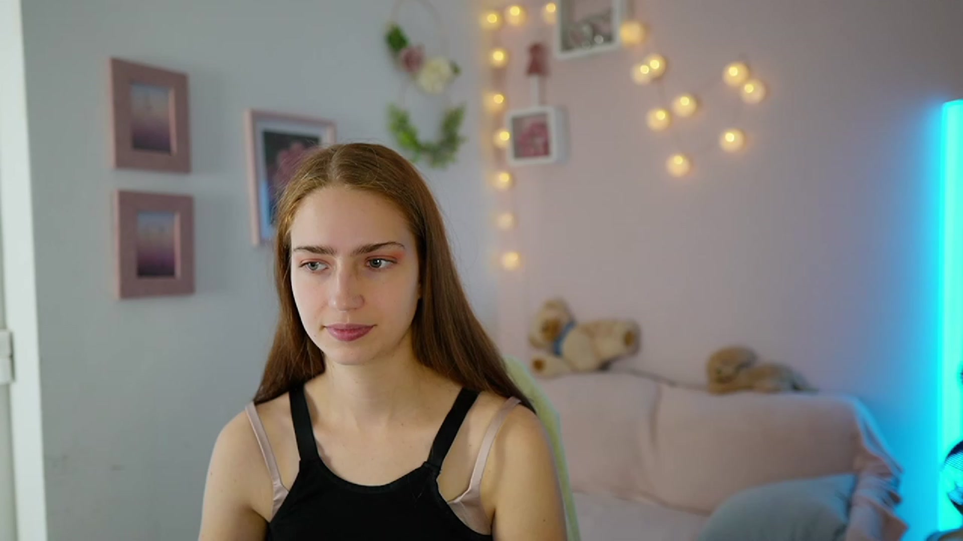 Gallery image thumbnail from Naomi_Woods18's myfreecams stream on, 11/26/2023, 14:03 image 17 of 20