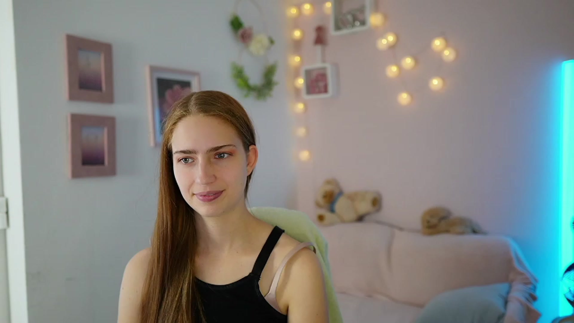 Gallery image thumbnail from Naomi_Woods18's myfreecams stream on, 11/26/2023, 14:03 image 7 of 20