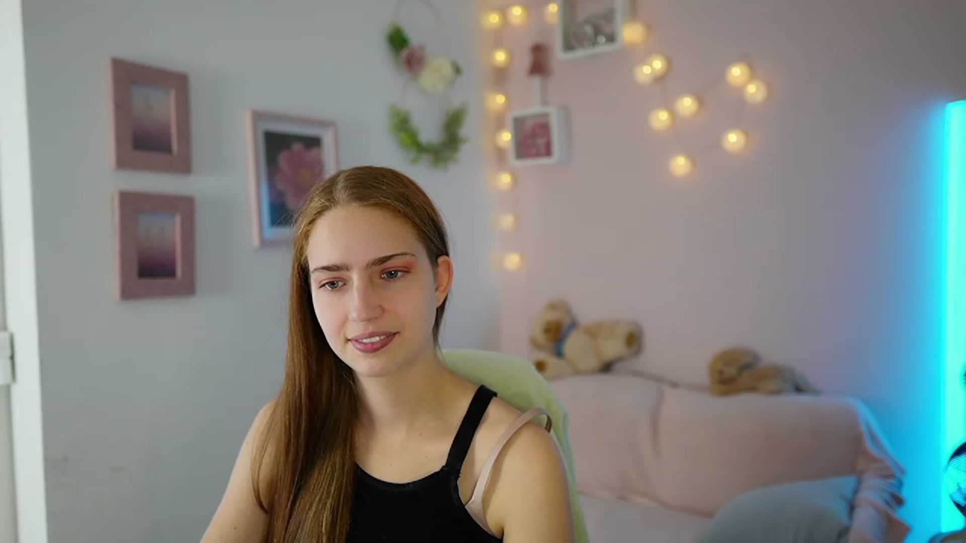 Gallery image thumbnail from Naomi_Woods18's myfreecams stream on, 11/26/2023, 14:03 image 9 of 20