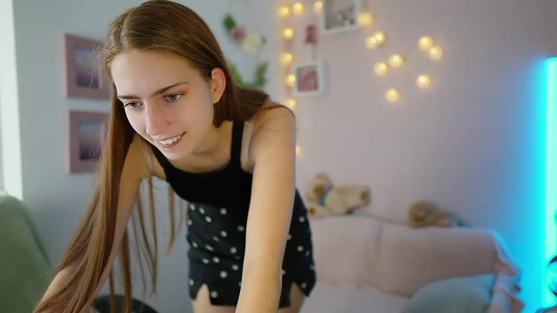 Gallery image thumbnail from Naomi_Woods18's myfreecams stream on, 11/26/2023, 14:03 image 14 of 20