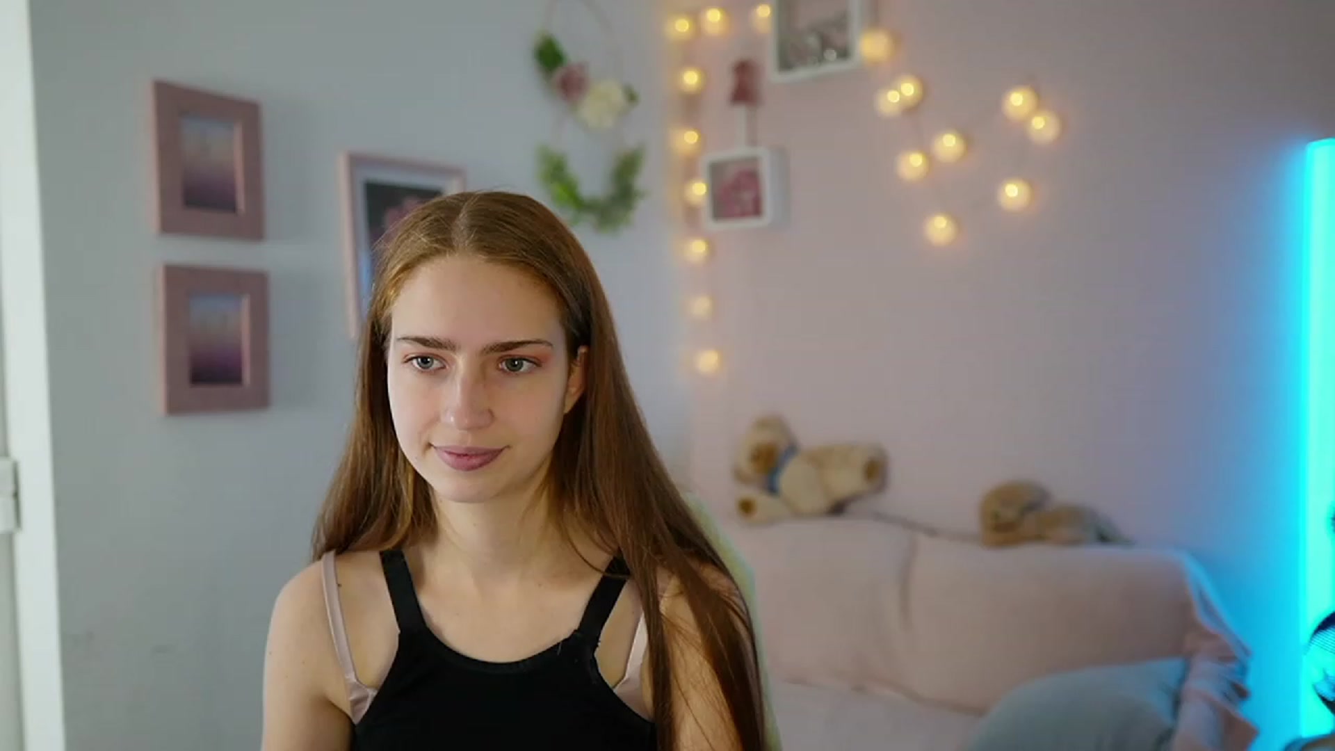 Gallery image thumbnail from Naomi_Woods18's myfreecams stream on, 11/26/2023, 14:03 image 15 of 20